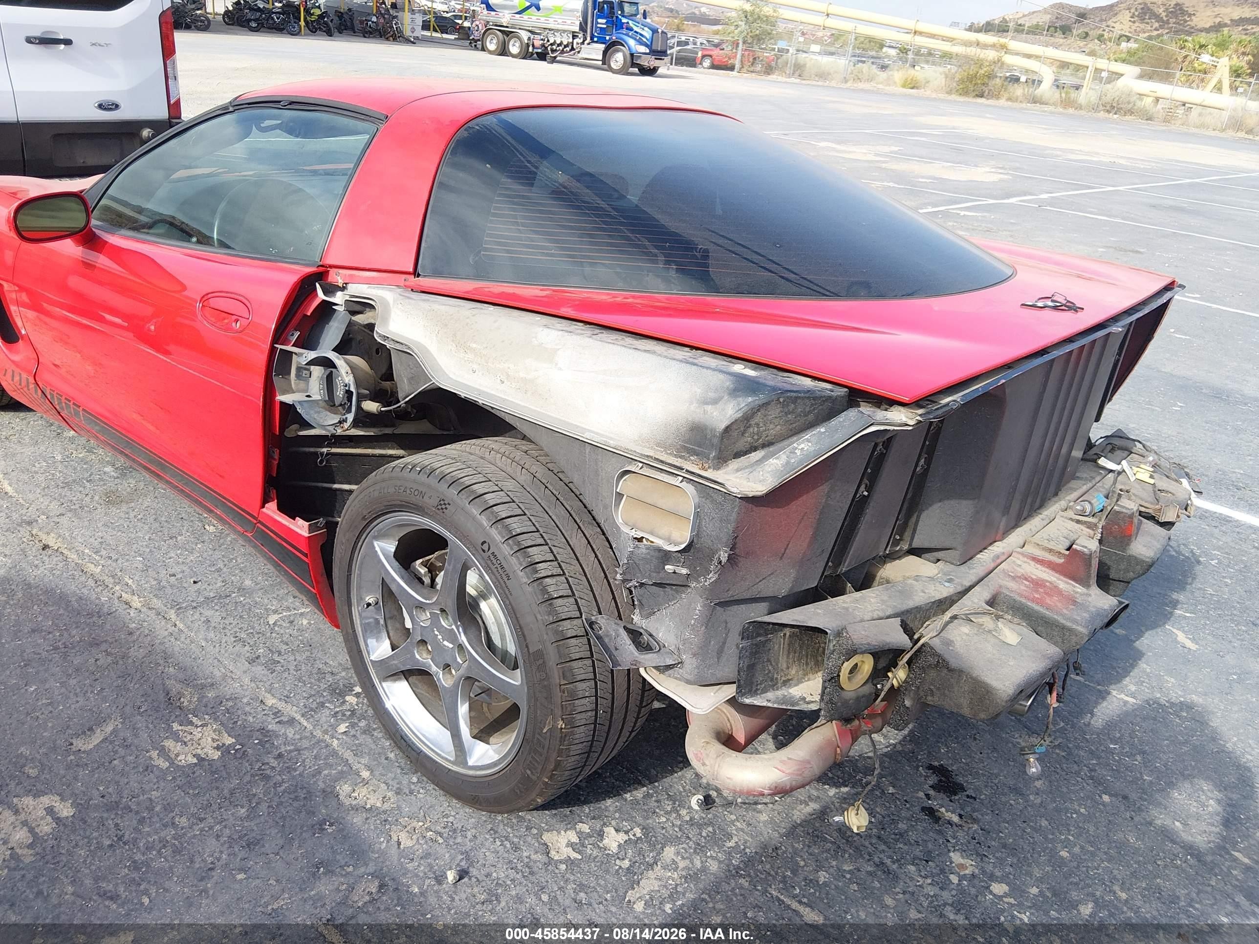 2002 Chevrolet Corvette   Red vin: 1G1YY22G425105933