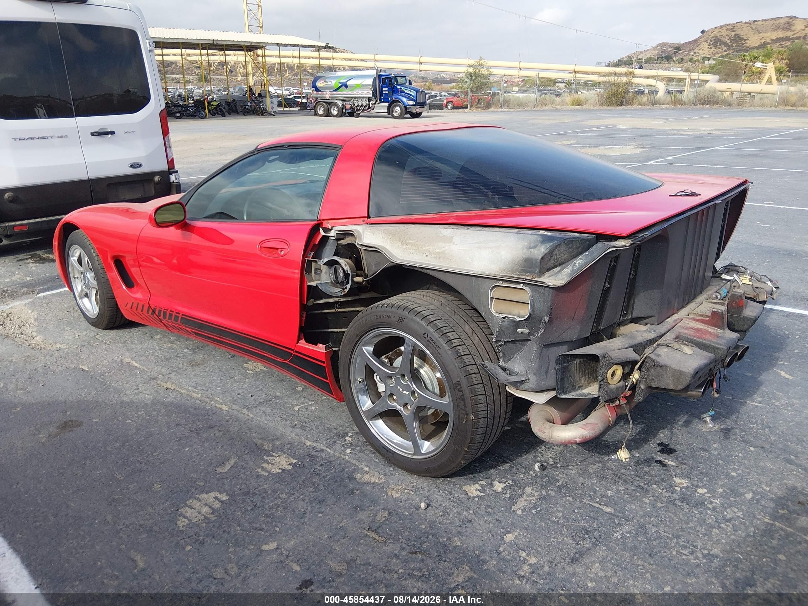 2002 Chevrolet Corvette   Red vin: 1G1YY22G425105933