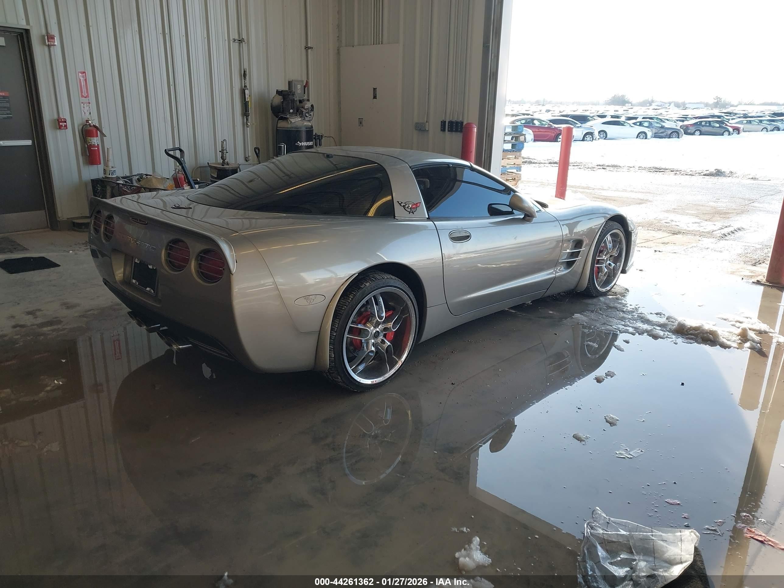 2002 Chevrolet Corvette Tan vin: 1G1YY22G425126622