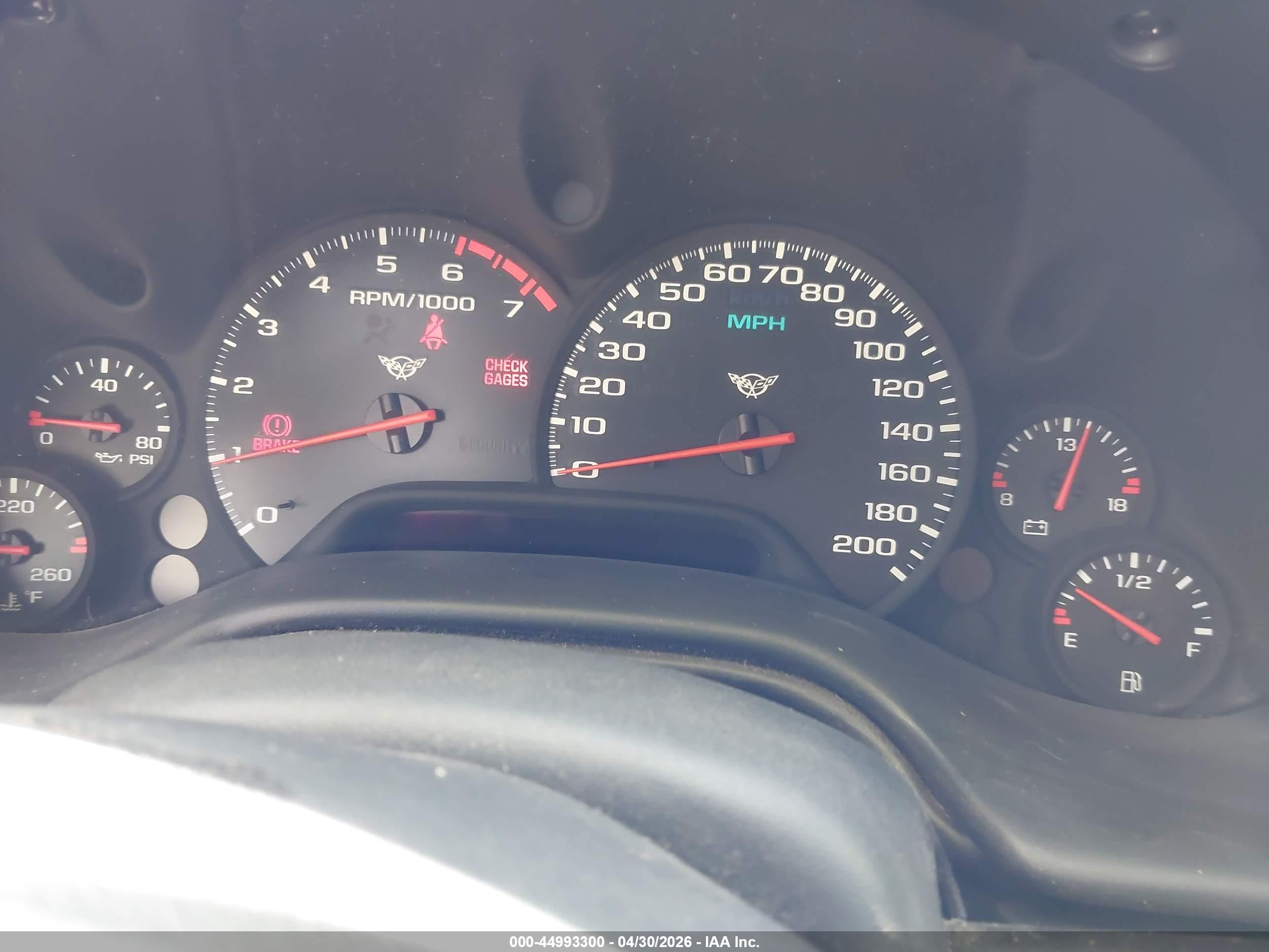 2002 Chevrolet Corvette   Белый vin: 1G1YY22G525128475