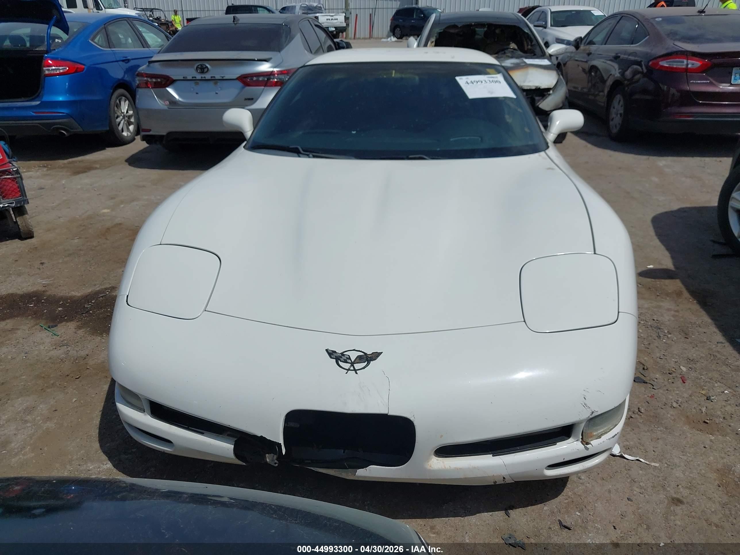 2002 Chevrolet Corvette   Белый vin: 1G1YY22G525128475