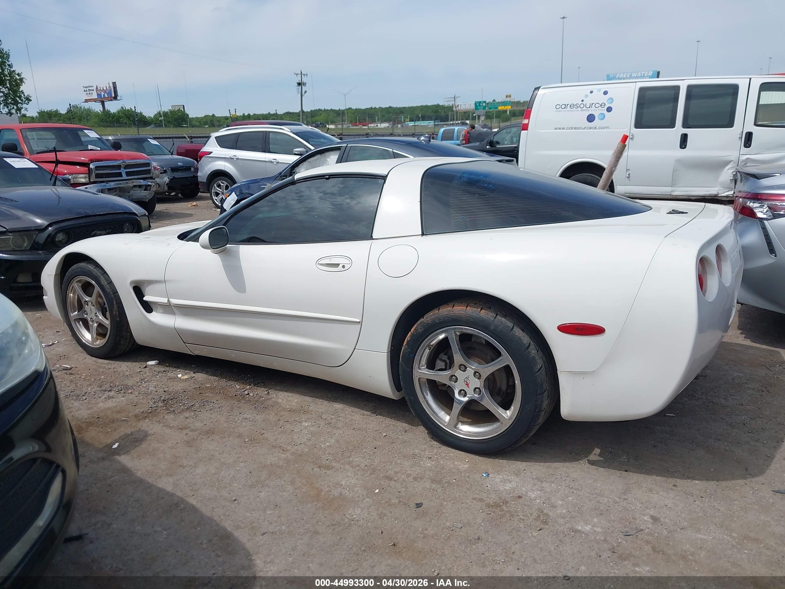 2002 Chevrolet Corvette   Белый vin: 1G1YY22G525128475