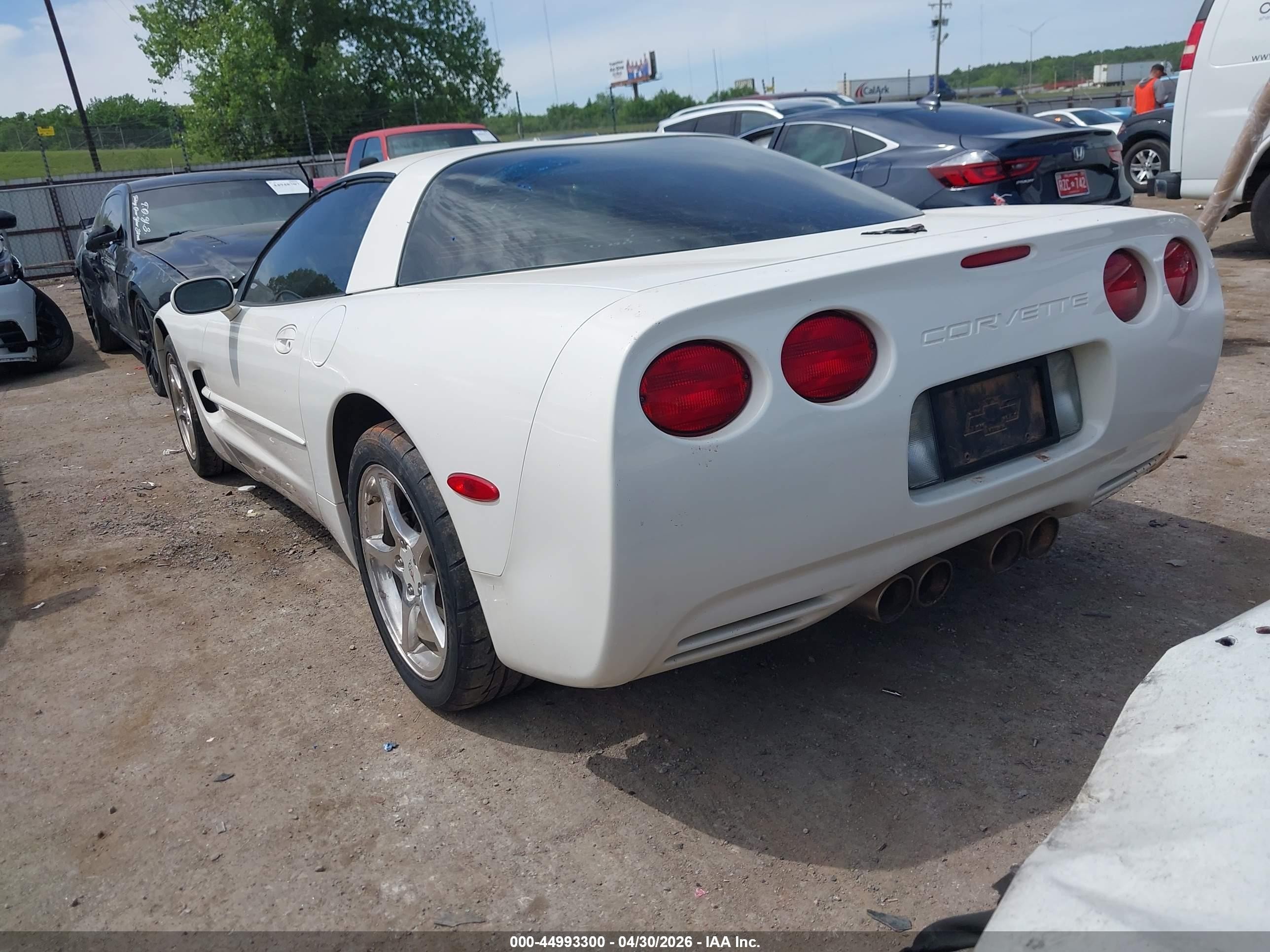 2002 Chevrolet Corvette   Белый vin: 1G1YY22G525128475