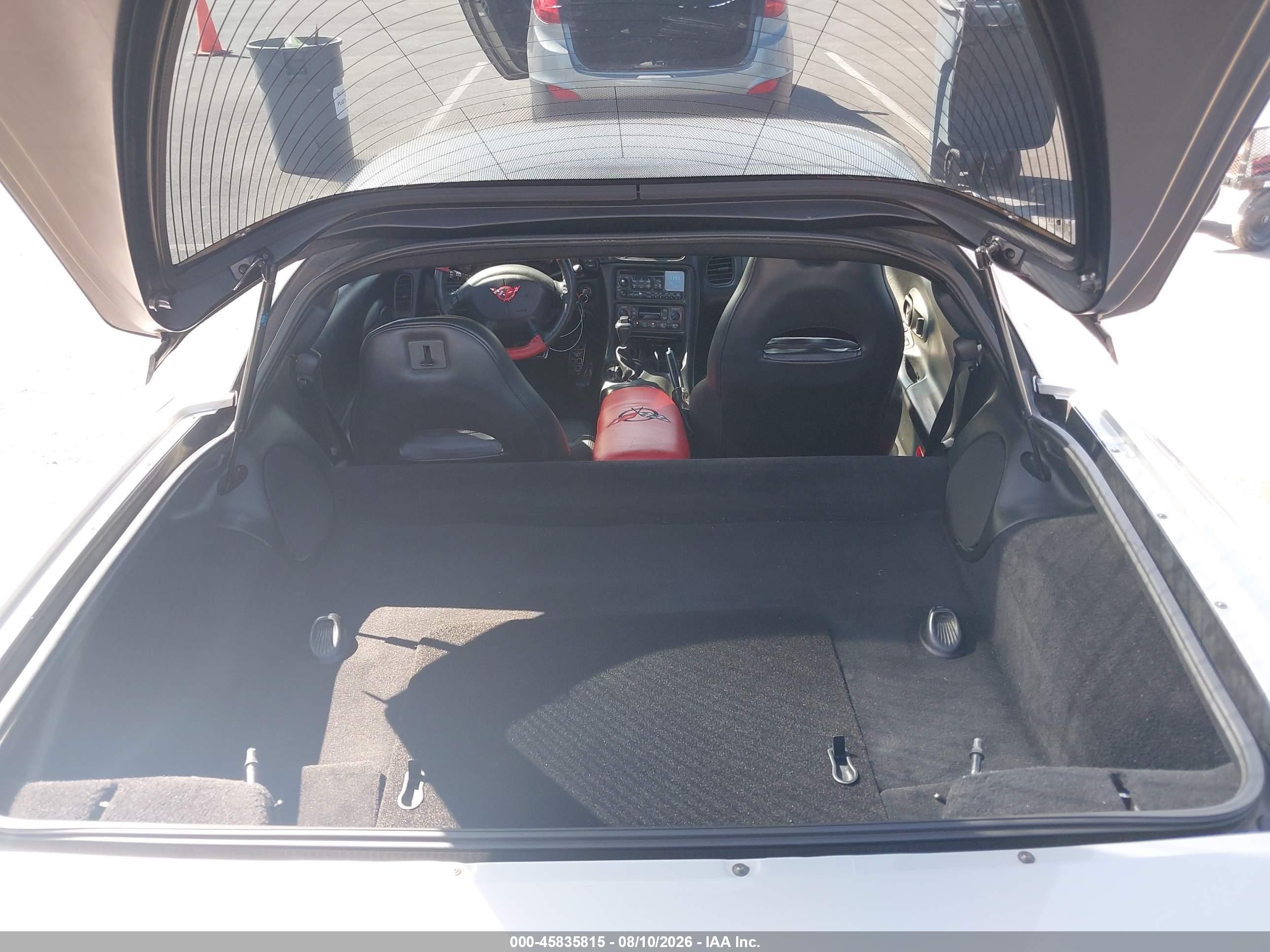 2004 Chevrolet Corvette   Серебряный vin: 1G1YY22G545133744