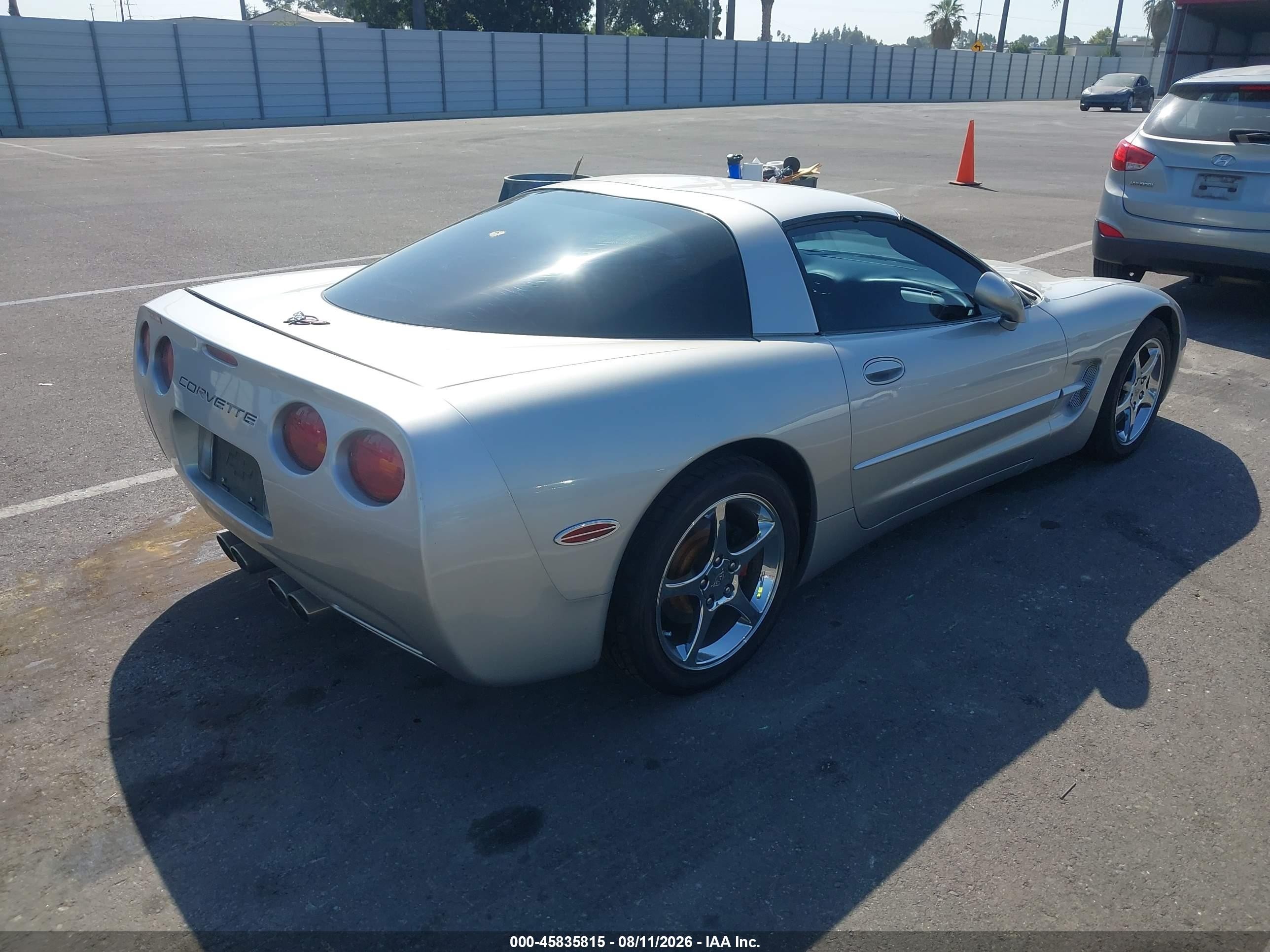 2004 Chevrolet Corvette   Серебряный vin: 1G1YY22G545133744