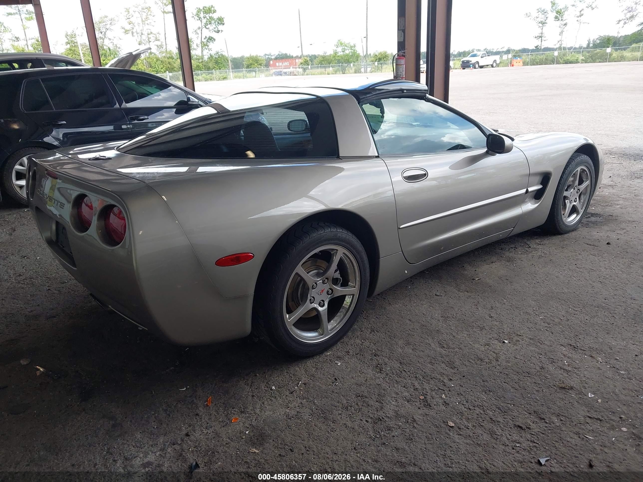 2001 Chevrolet Corvette   Beige vin: 1G1YY22G615127706