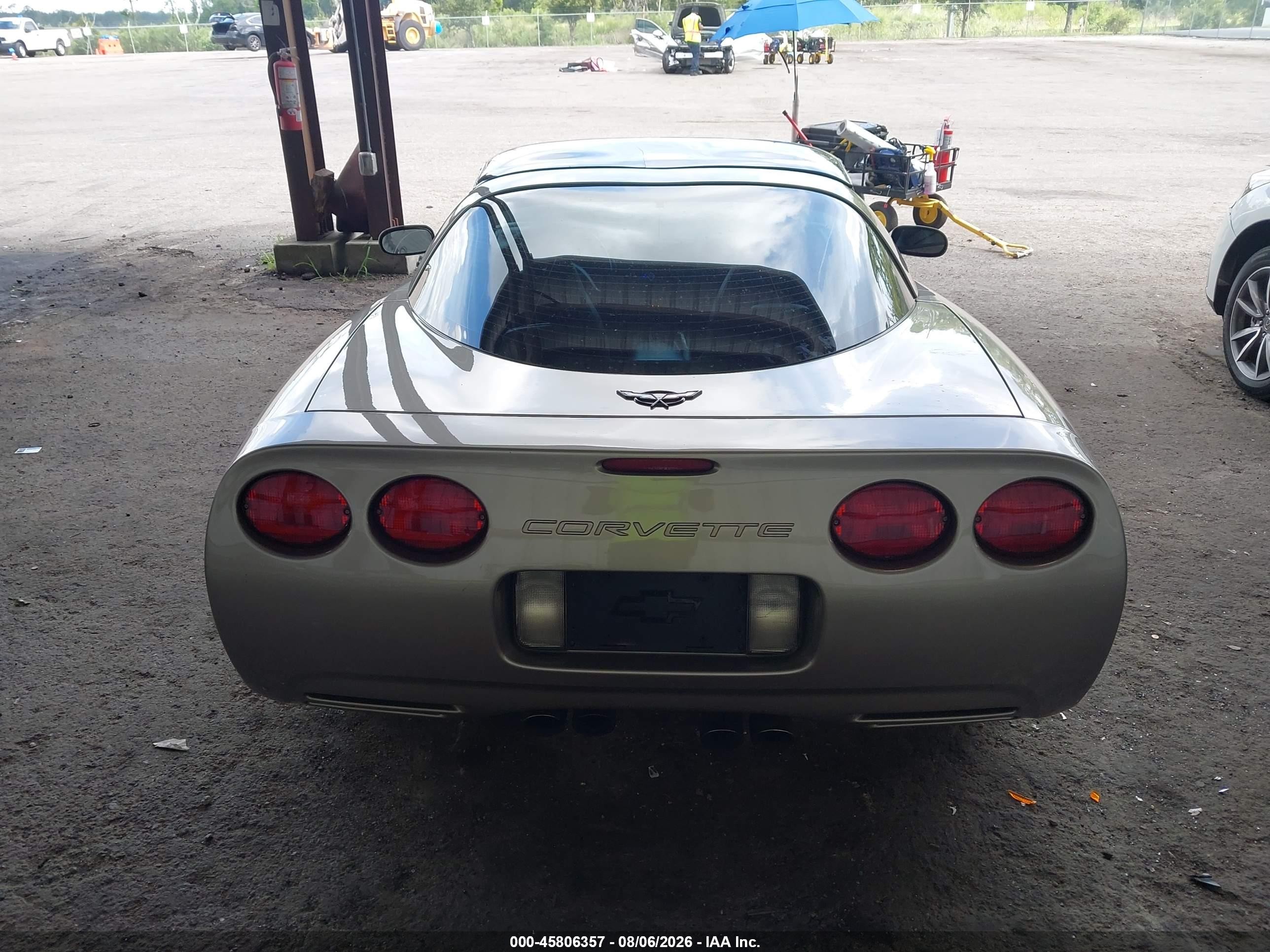 2001 Chevrolet Corvette   Beige vin: 1G1YY22G615127706