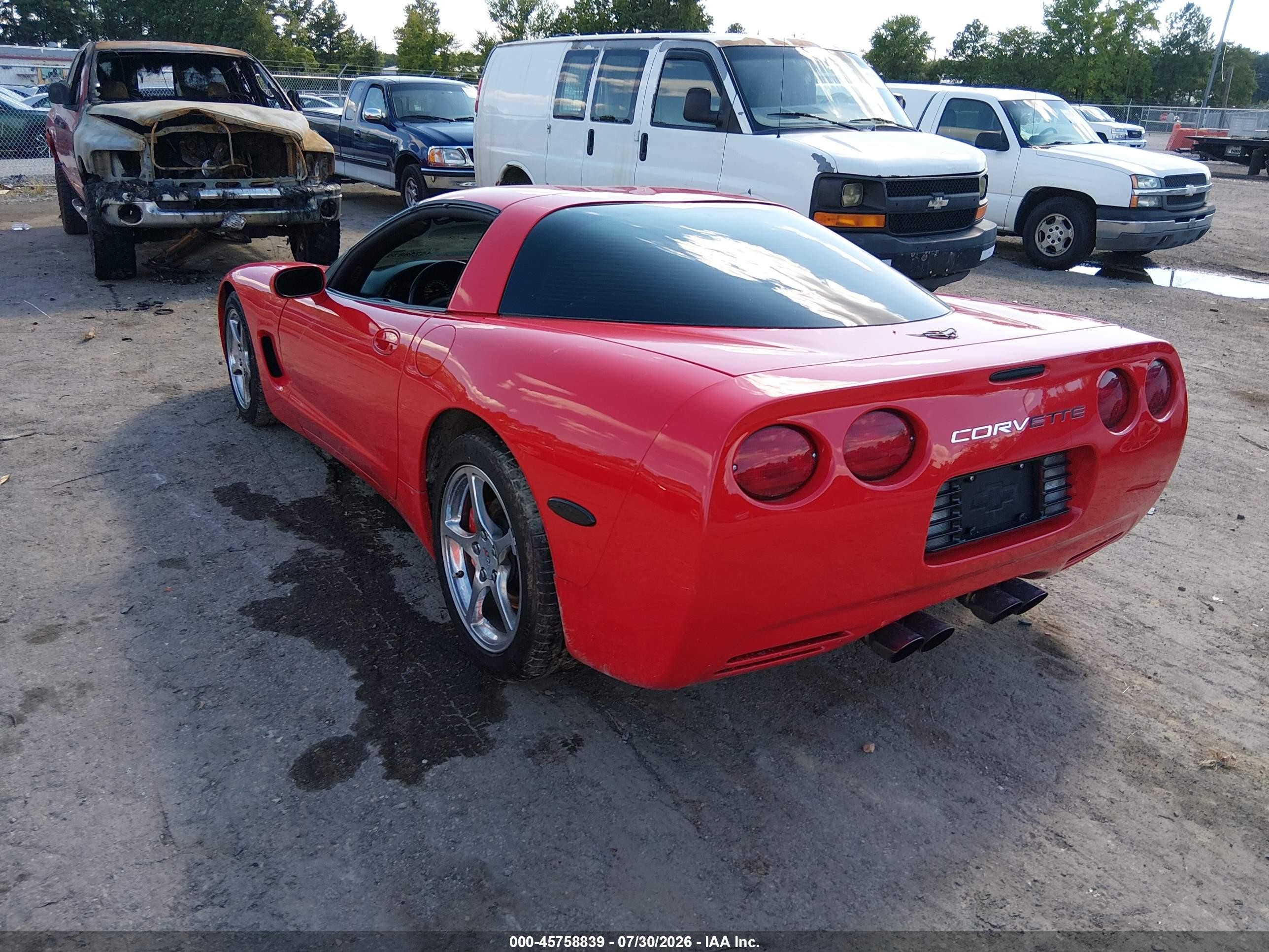 2002 Chevrolet Corvette   Red vin: 1G1YY22G625110762