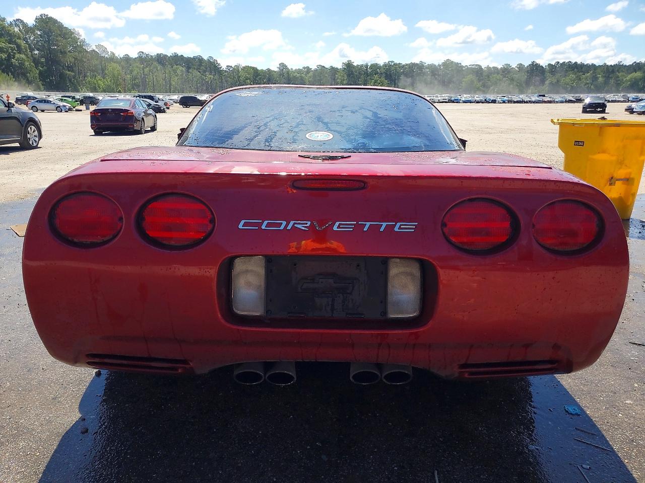 2002 Chevrolet Corvette Maroon vin: 1G1YY22G725110477
