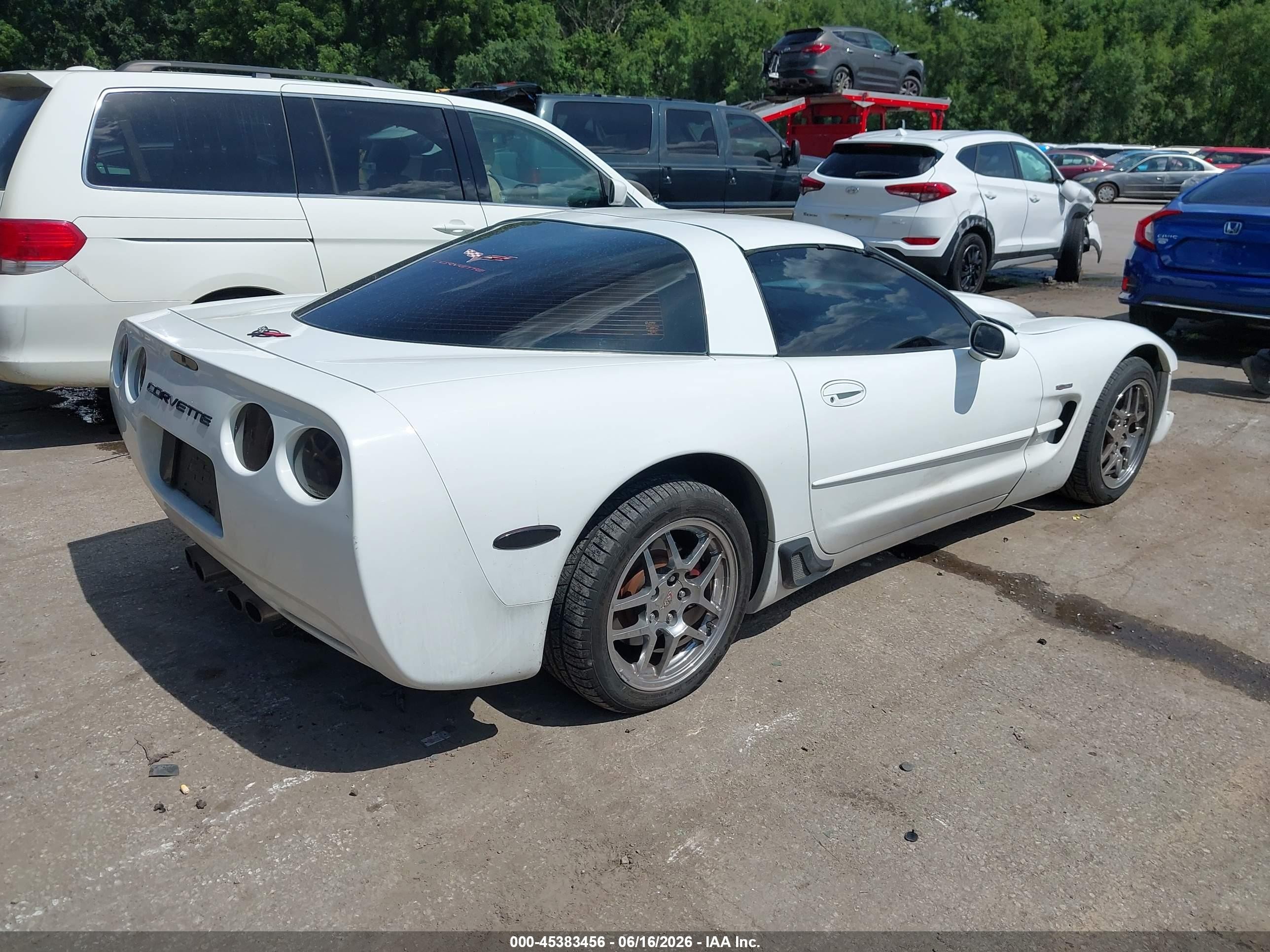 1998 Chevrolet Corvette   White vin: 1G1YY22G7W5112137