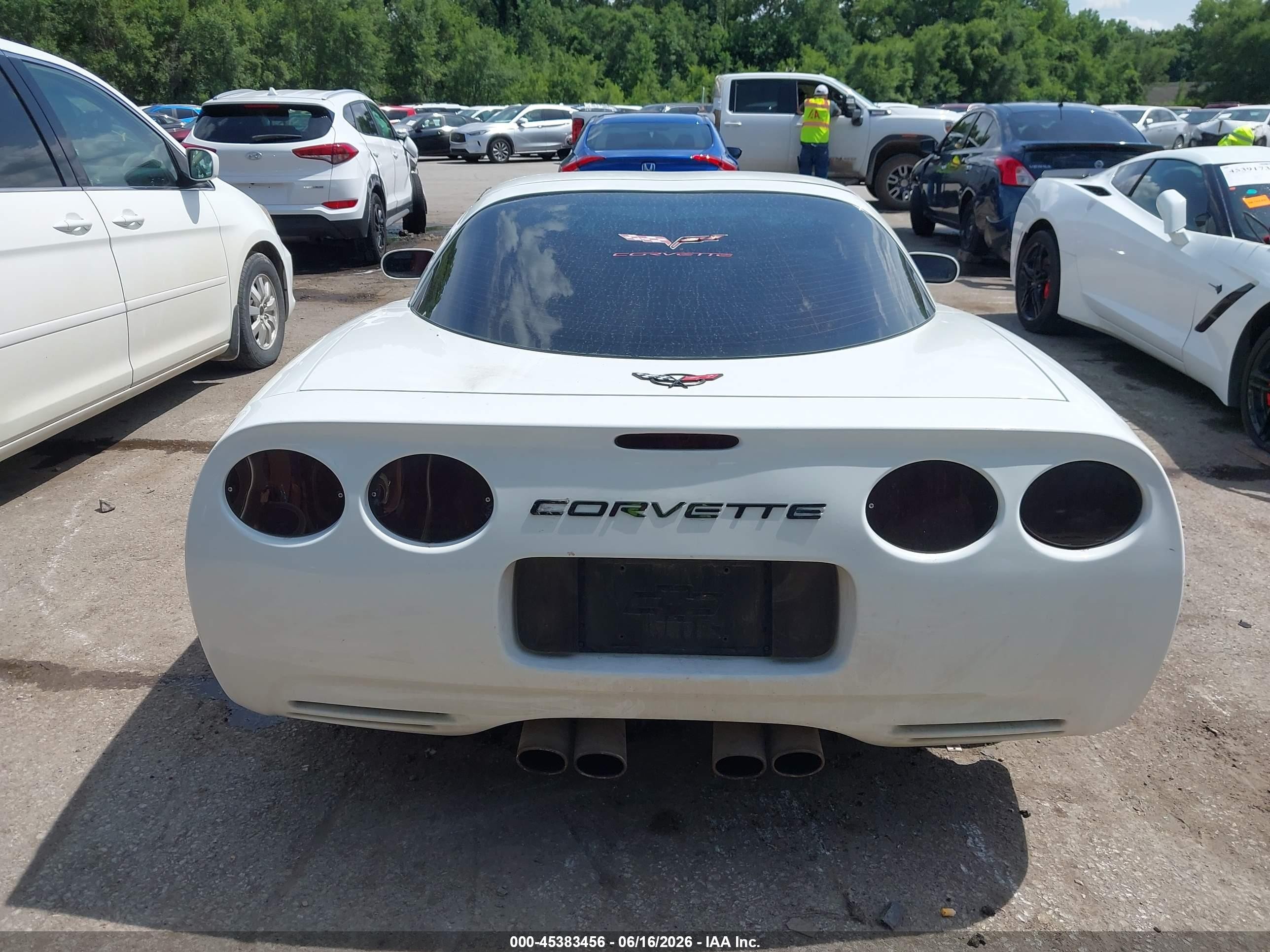 1998 Chevrolet Corvette   White vin: 1G1YY22G7W5112137
