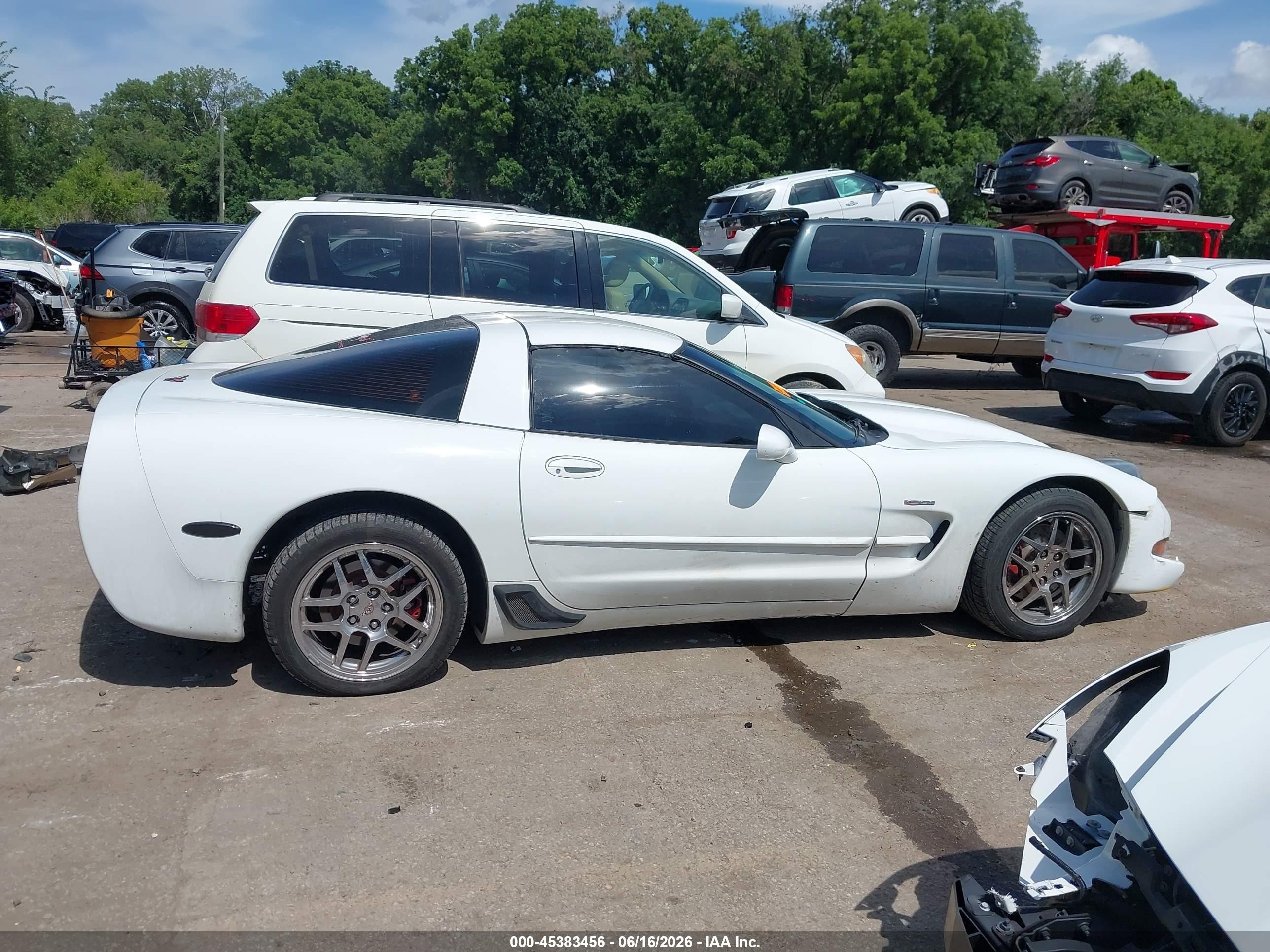 1998 Chevrolet Corvette   White vin: 1G1YY22G7W5112137