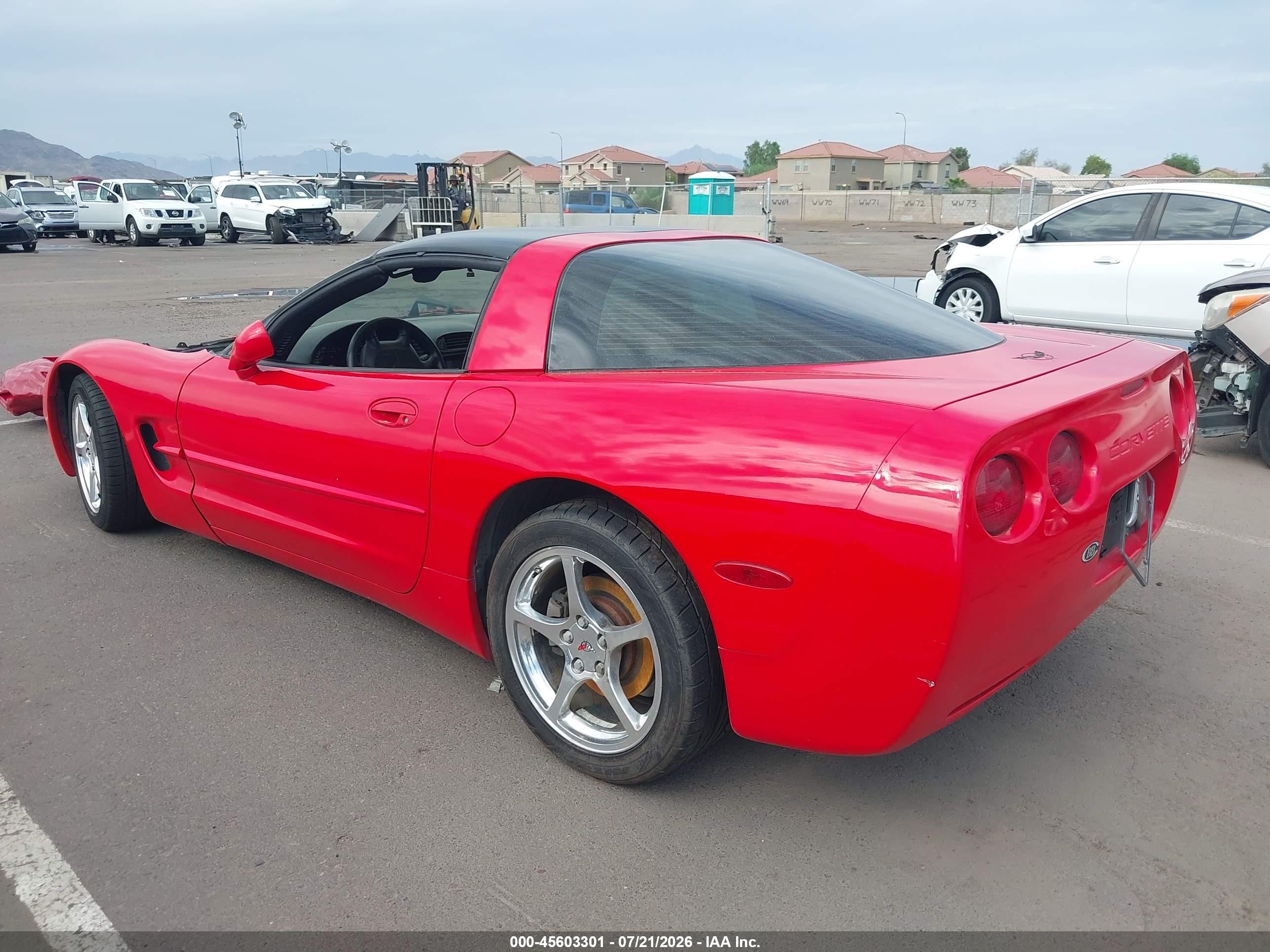 2001 Chevrolet Corvette   Red vin: 1G1YY22G815105187