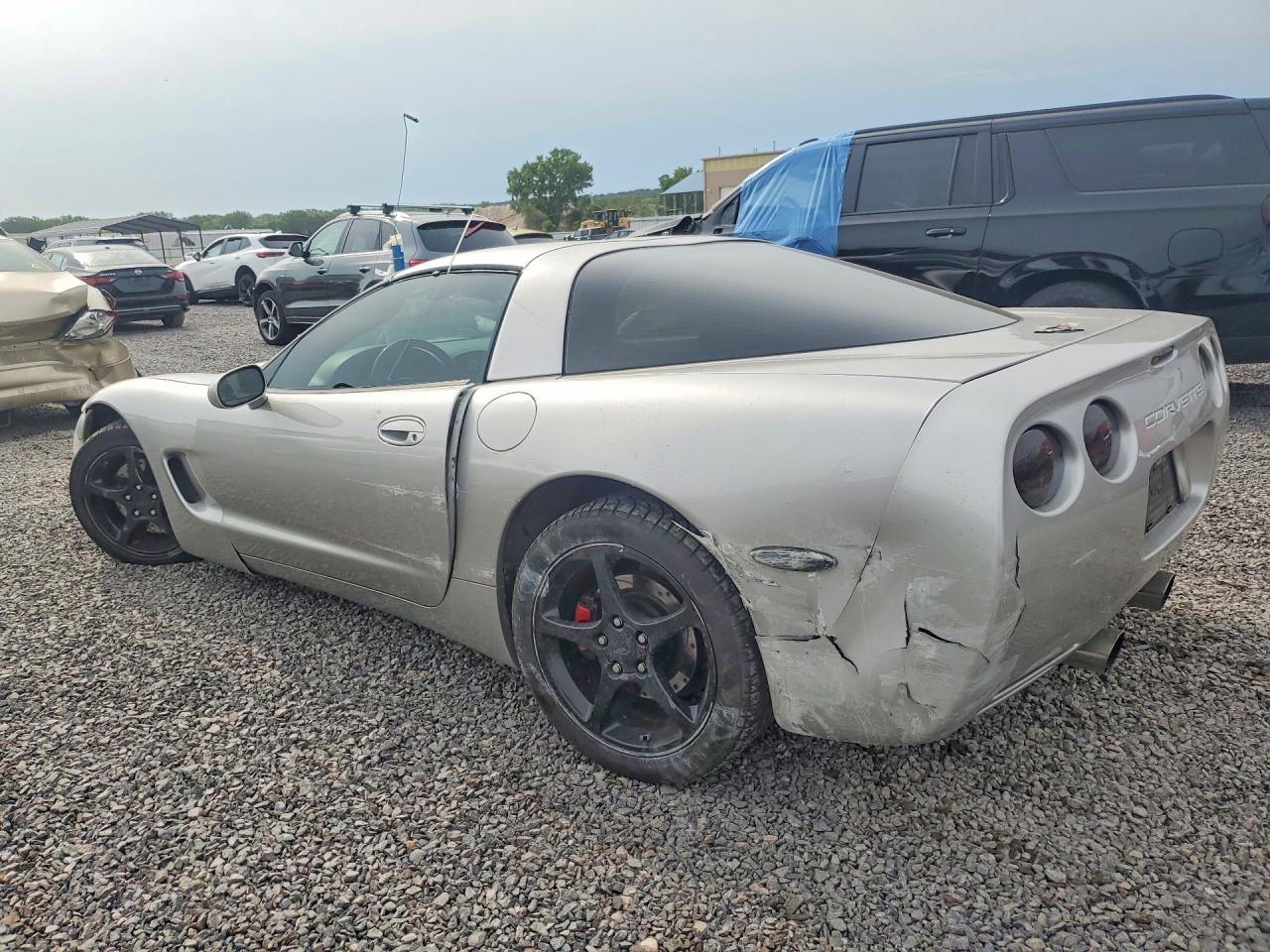 2004 Chevrolet Corvette Серебряный vin: 1G1YY22G845127503
