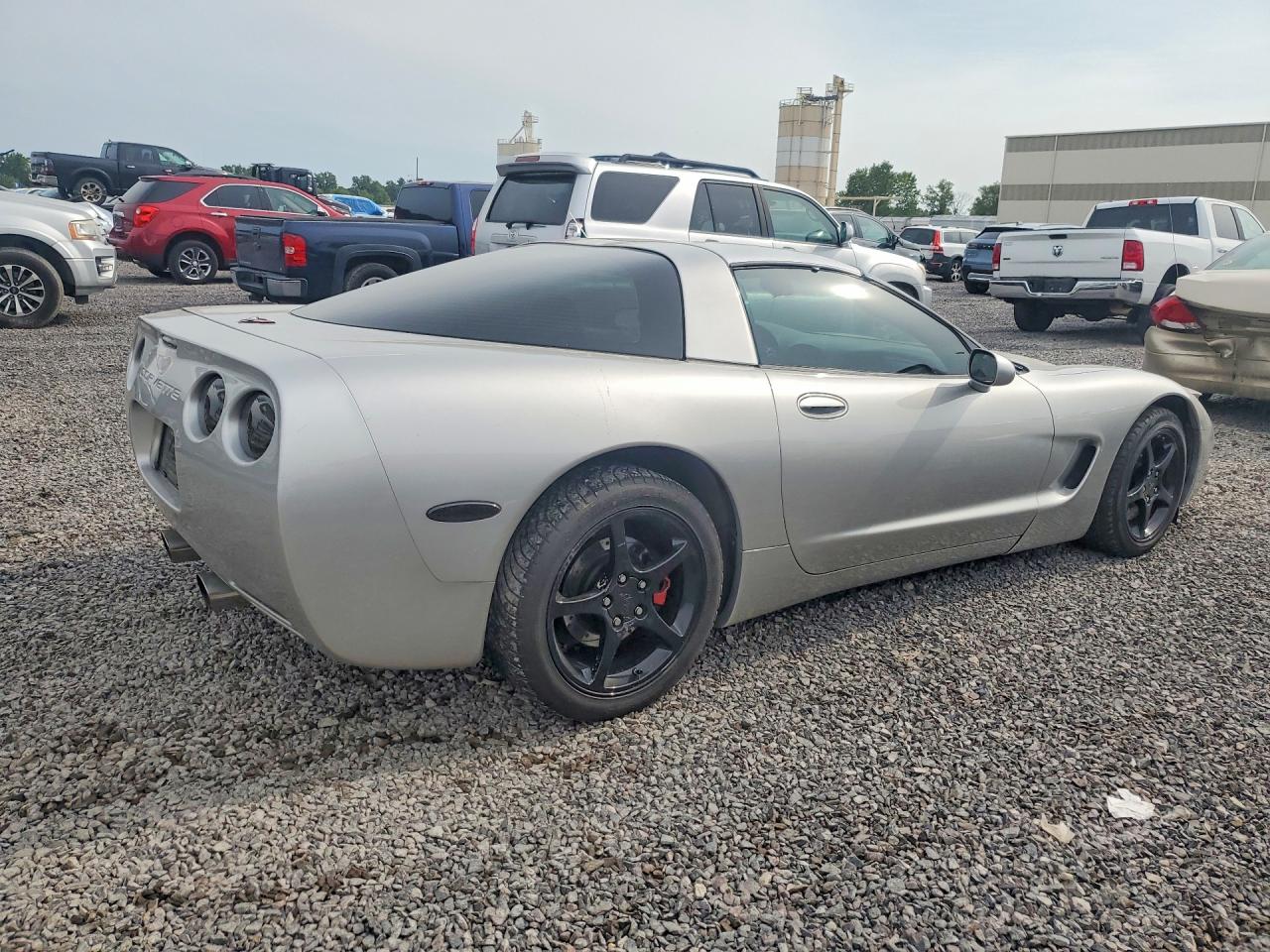 2004 Chevrolet Corvette Серебряный vin: 1G1YY22G845127503