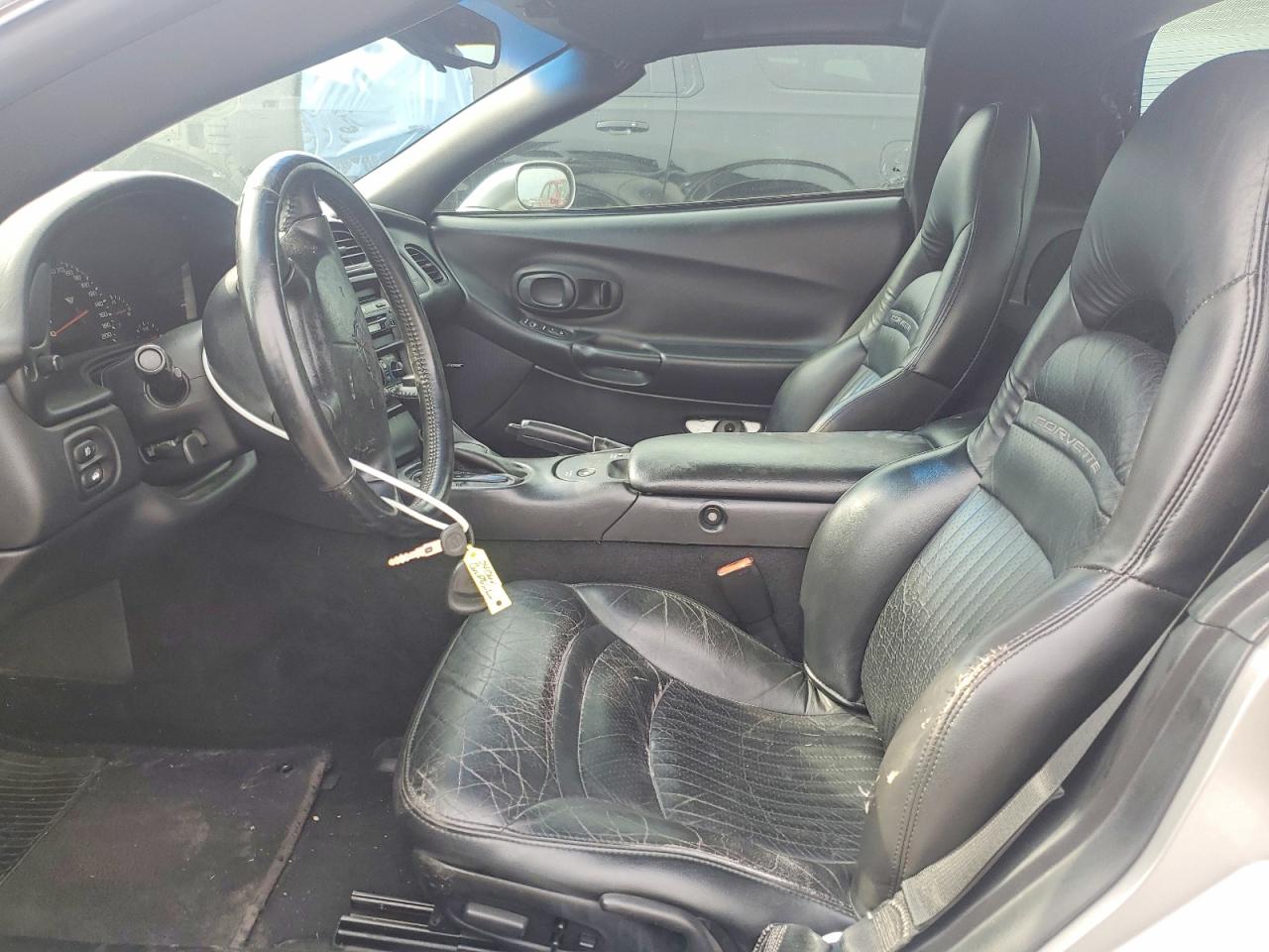 2004 Chevrolet Corvette Серебряный vin: 1G1YY22G845127503
