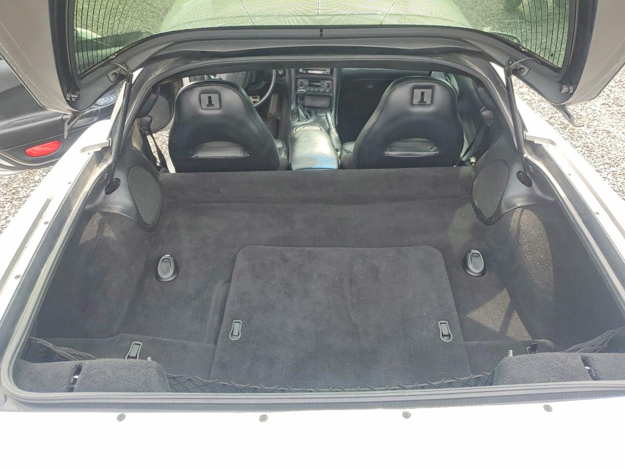 2004 Chevrolet Corvette Серебряный vin: 1G1YY22G845127503