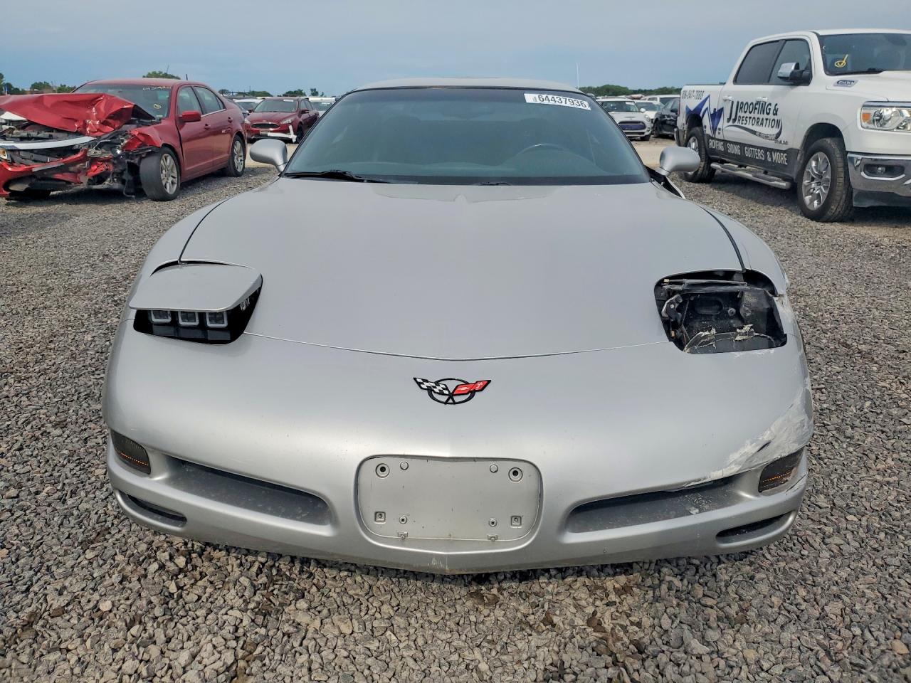 2004 Chevrolet Corvette Серебряный vin: 1G1YY22G845127503