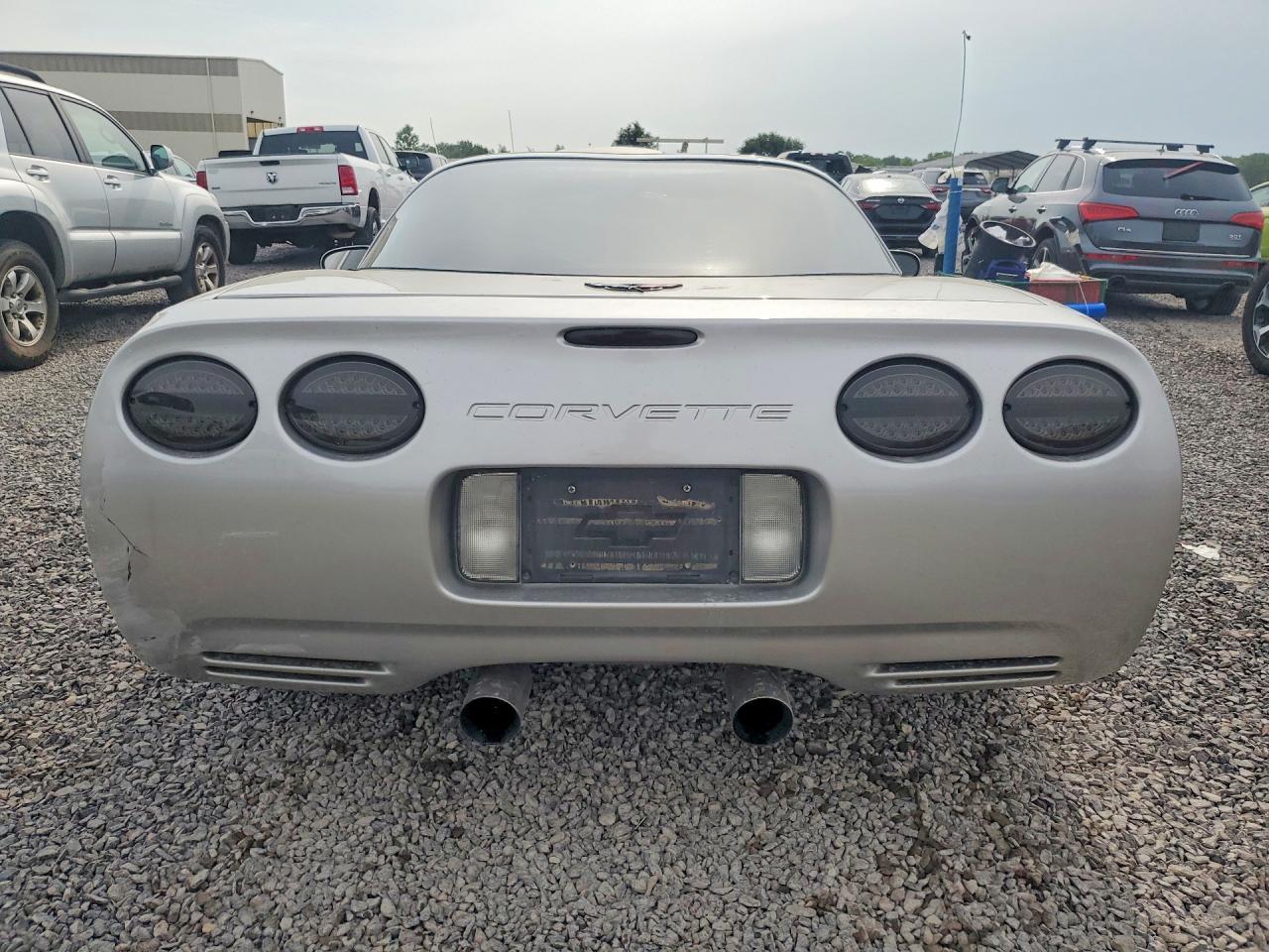 2004 Chevrolet Corvette Серебряный vin: 1G1YY22G845127503