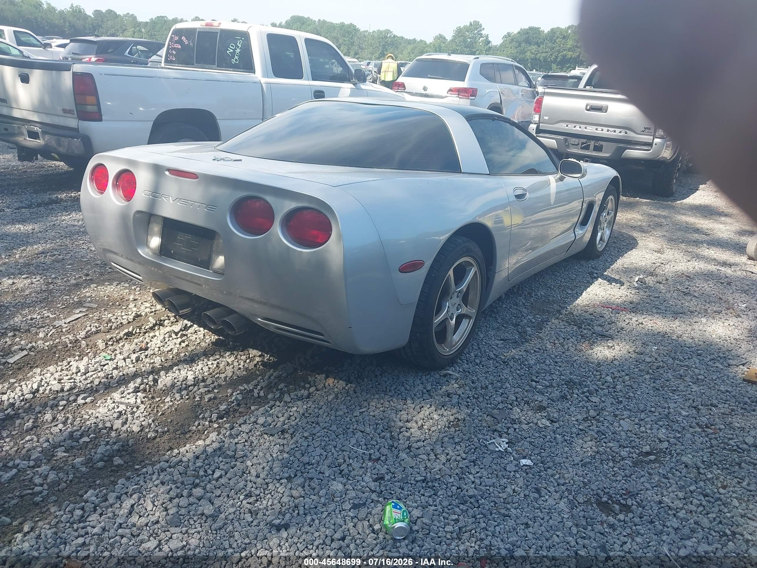 2002 Chevrolet Corvette   Silver vin: 1G1YY22G925105345