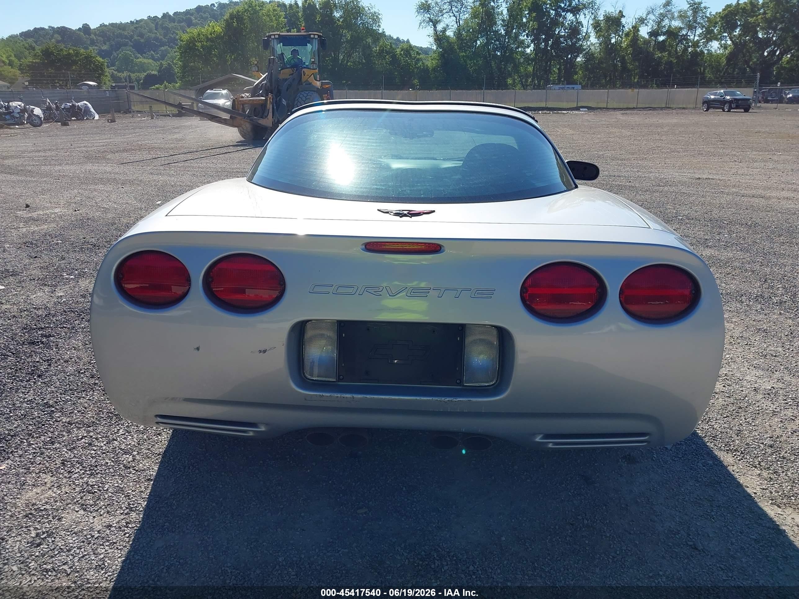 1997 Chevrolet Corvette   Silver vin: 1G1YY22GXV5109117