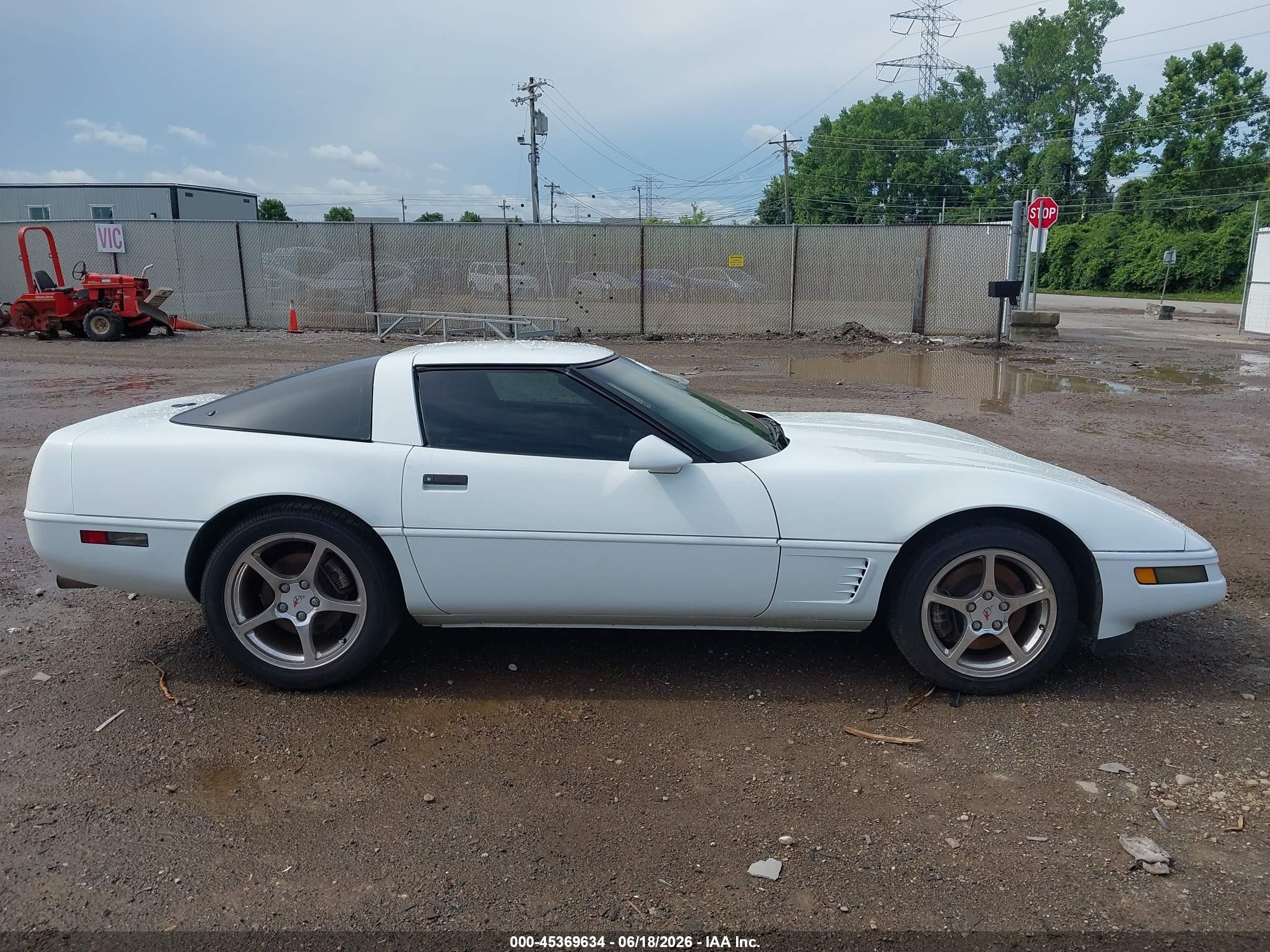 1996 Chevrolet Corvette   White vin: 1G1YY22P0T5119040