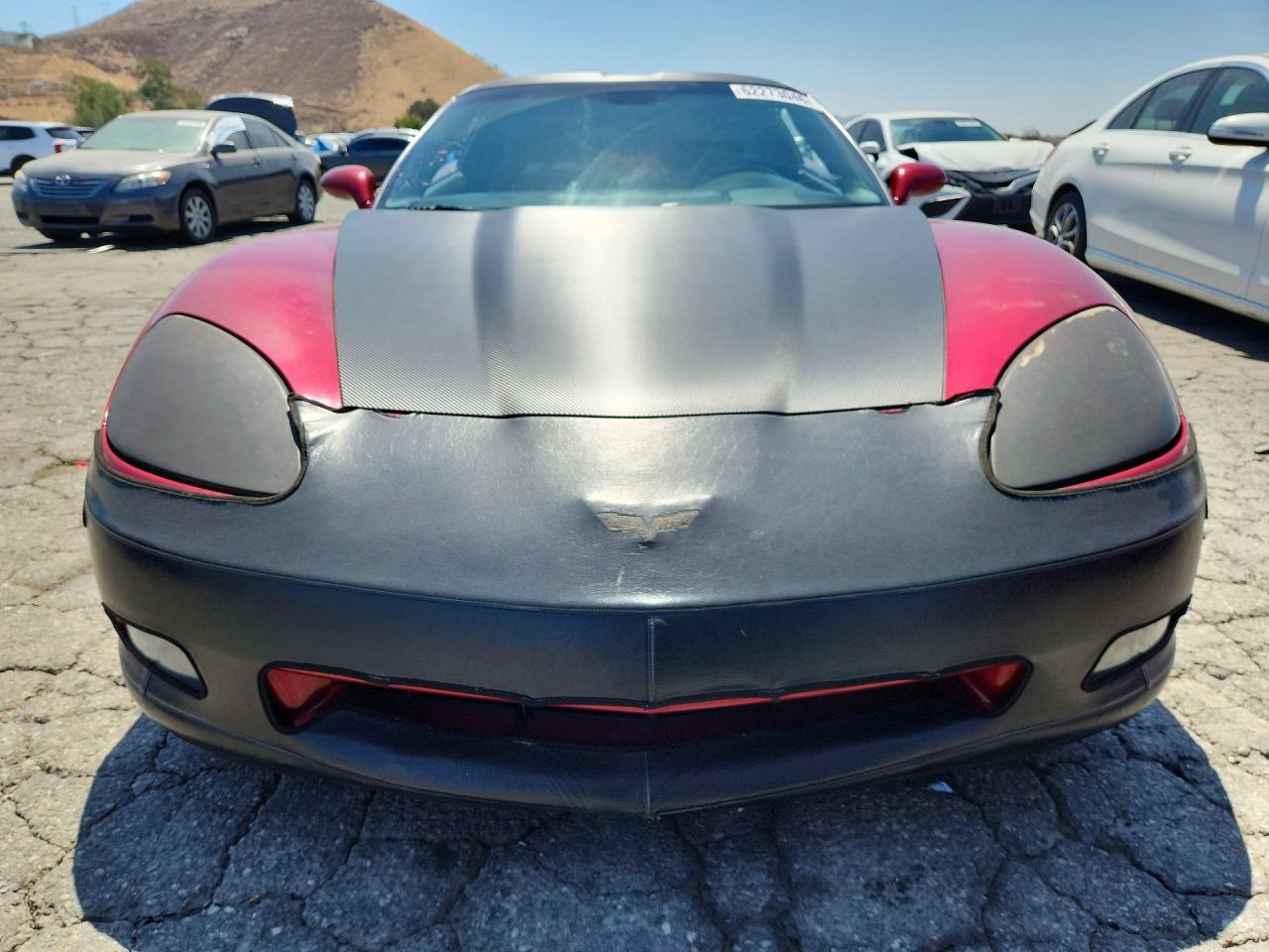 2005 Chevrolet Corvette Burgundy vin: 1G1YY22U455135105