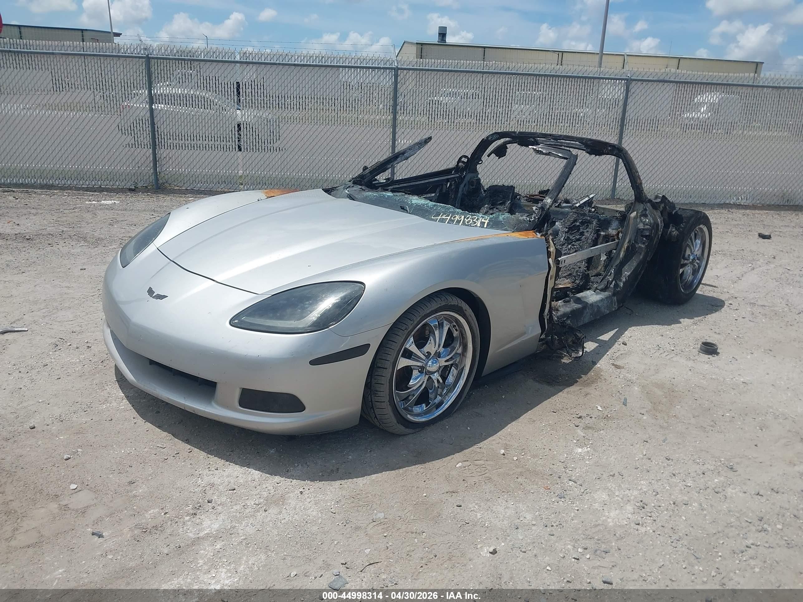 2005 Chevrolet Corvette   Silver vin: 1G1YY22UX55105543