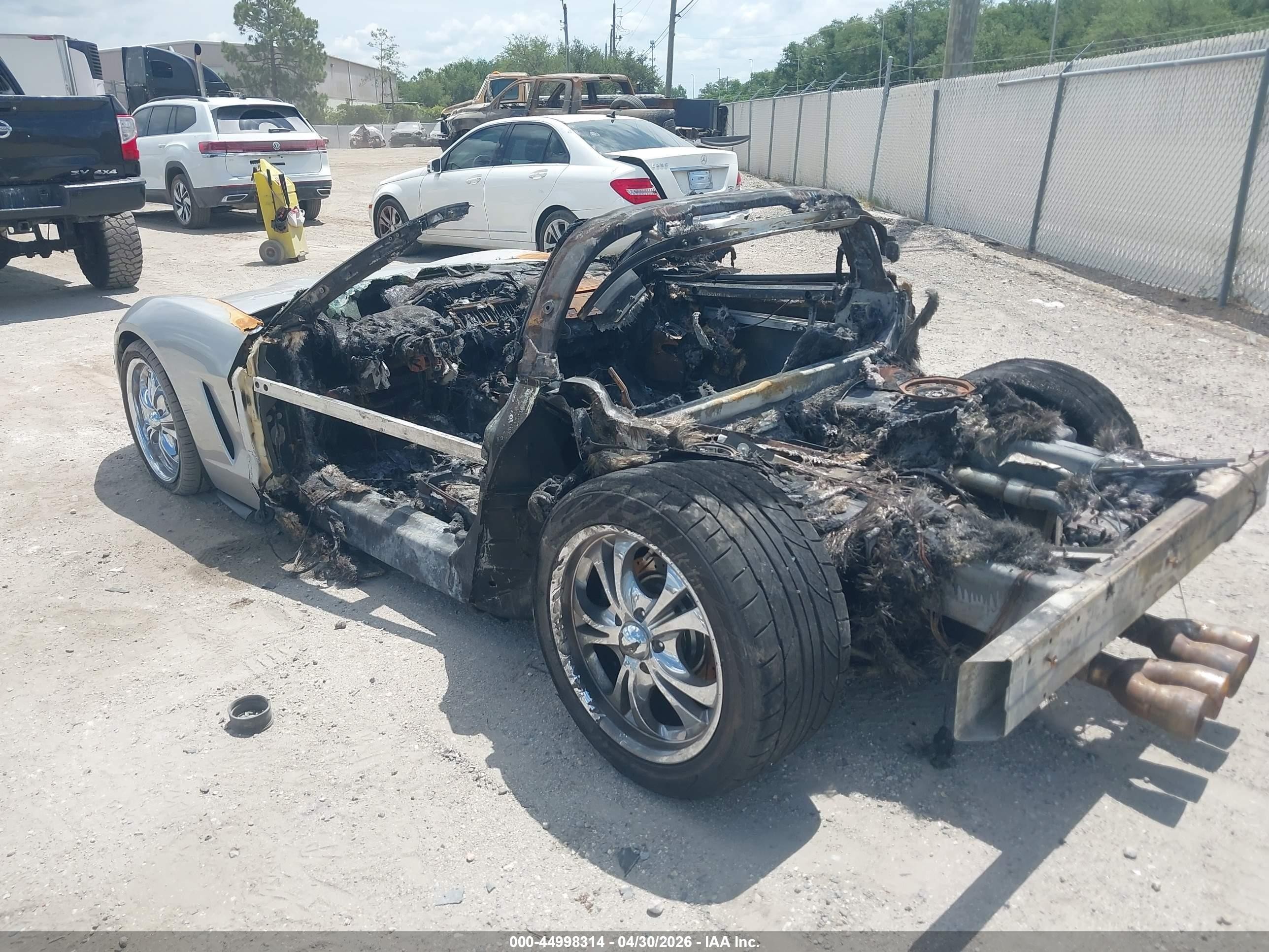 2005 Chevrolet Corvette   Silver vin: 1G1YY22UX55105543
