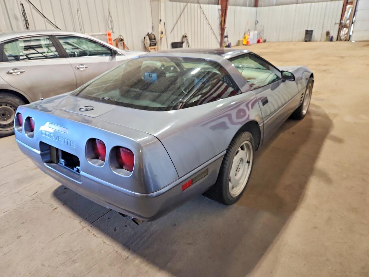 1991 Chevrolet Corvette Gray vin: 1G1YY2383M5112947