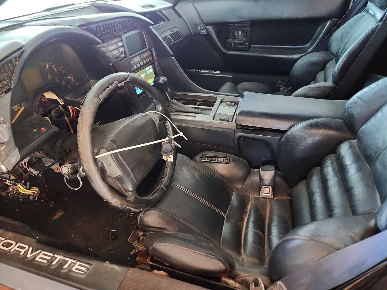 1991 Chevrolet Corvette Orange vin: 1G1YY2386M5102364