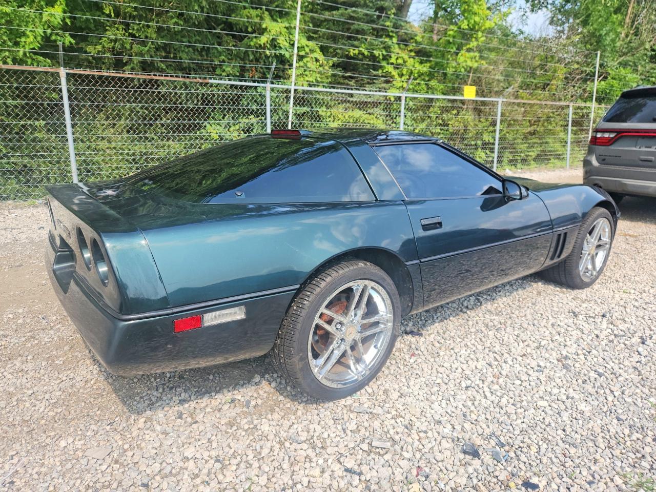 1990 Chevrolet Corvette Green vin: 1G1YY2387L5102890