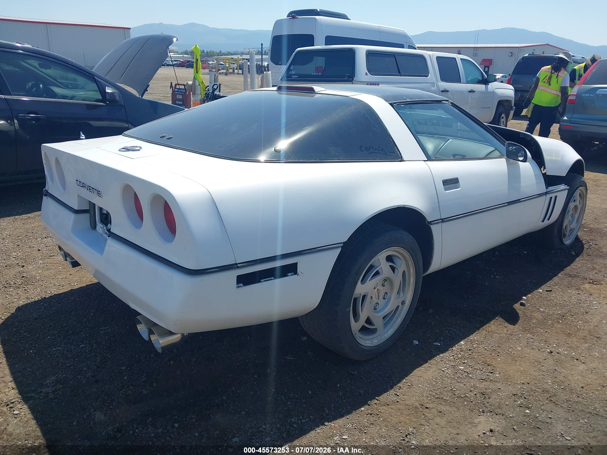 1990 Chevrolet Corvette   White vin: 1G1YY238XL5109784