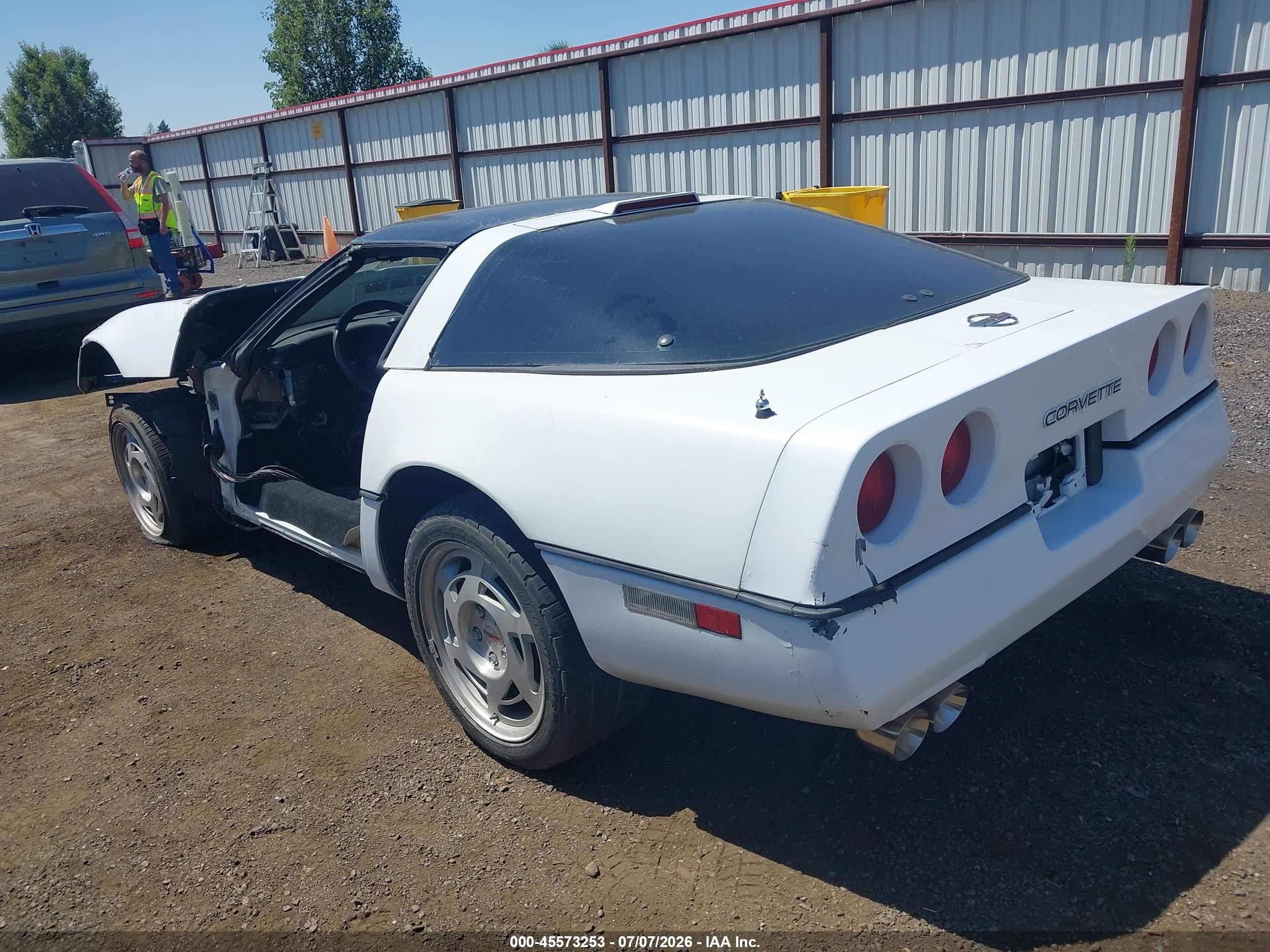 1990 Chevrolet Corvette   White vin: 1G1YY238XL5109784
