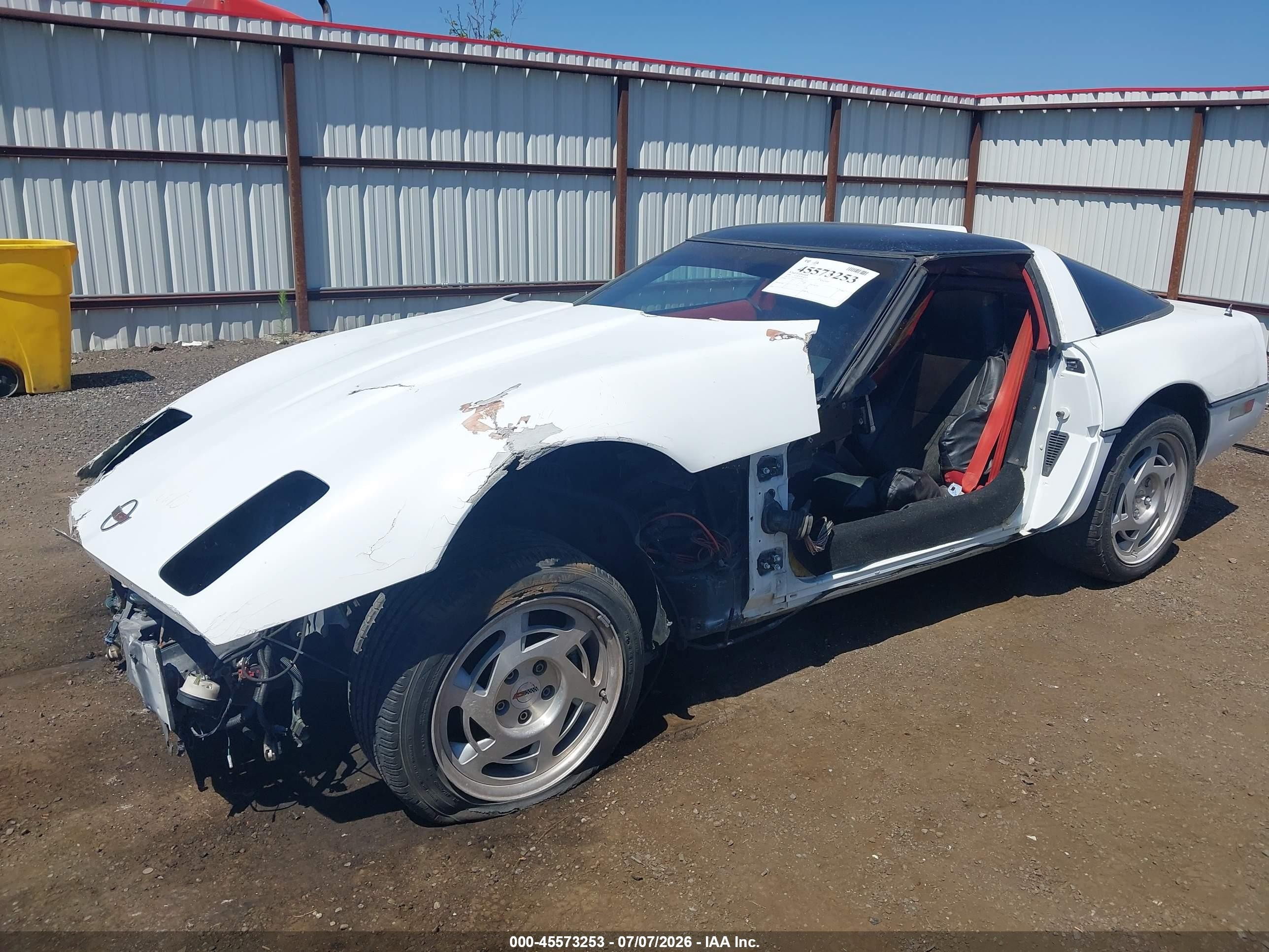 1990 Chevrolet Corvette   White vin: 1G1YY238XL5109784