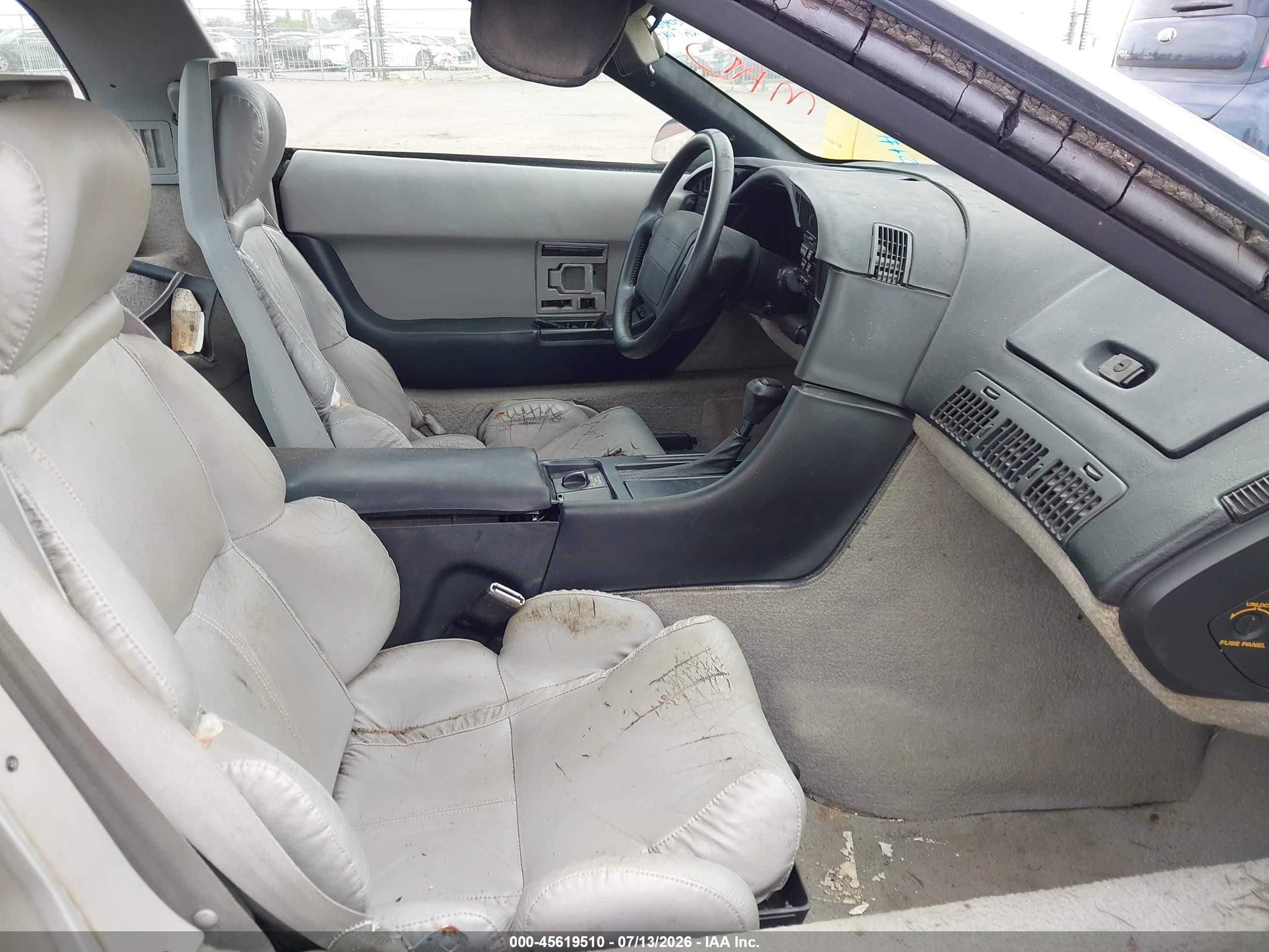 1992 Chevrolet Corvette   Silver vin: 1G1YY23PXN5106913
