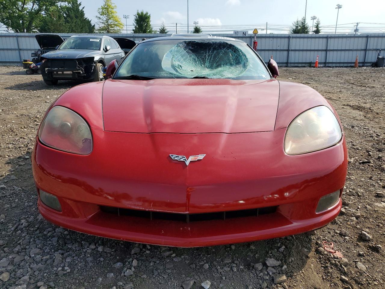 2005 Chevrolet Corvette Red vin: 1G1YY24U255101046
