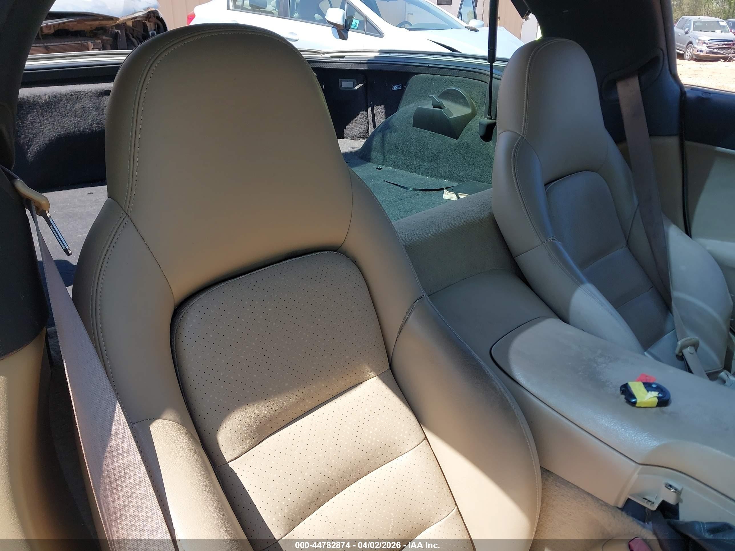 2005 Chevrolet Corvette   White vin: 1G1YY24U255103539