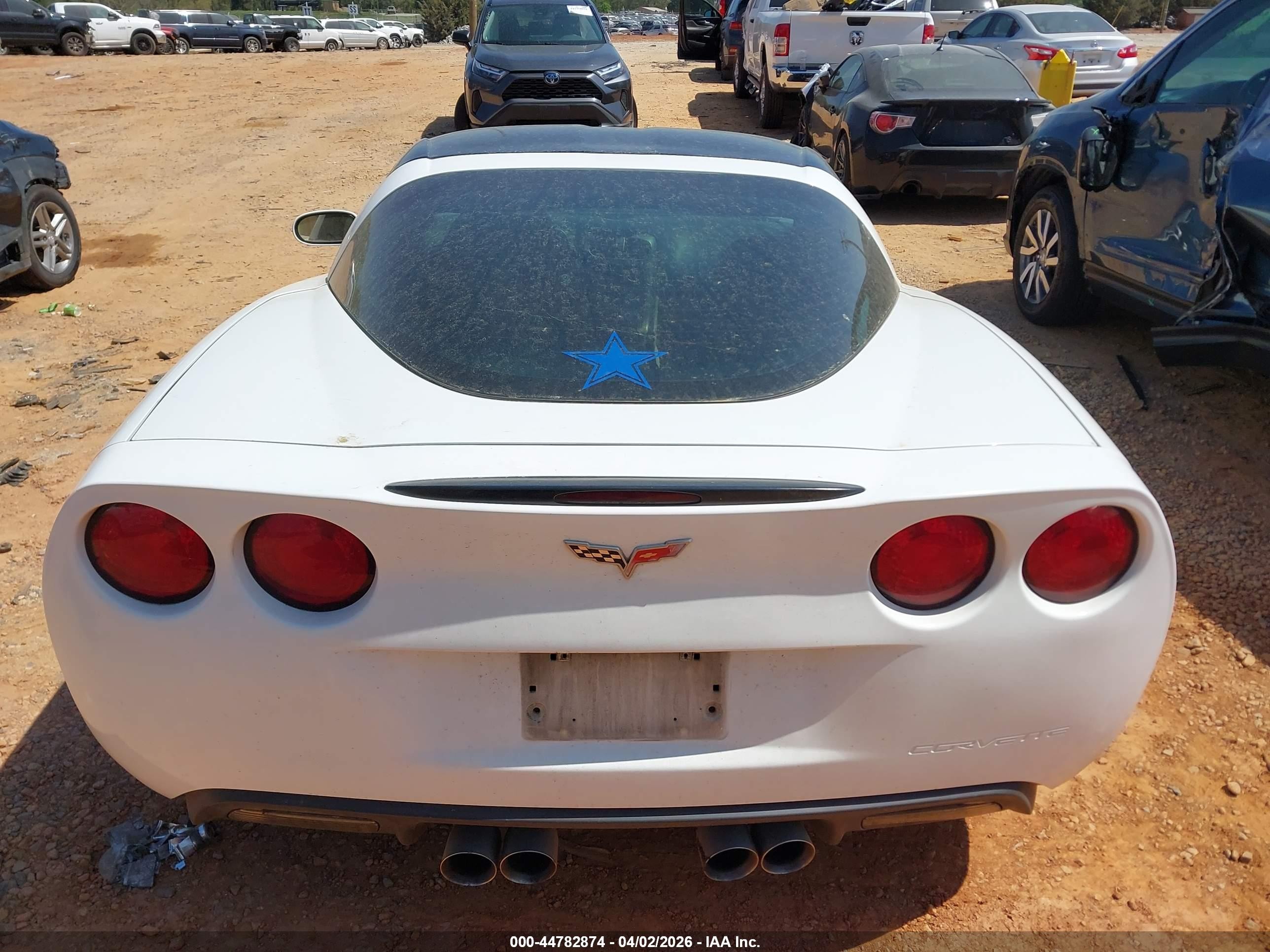 2005 Chevrolet Corvette   White vin: 1G1YY24U255103539