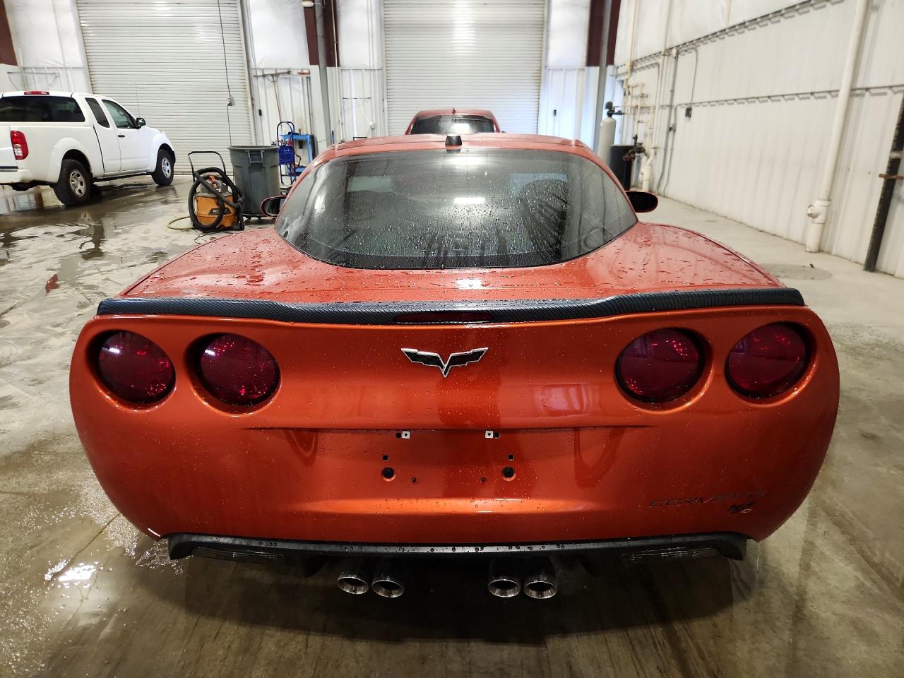 2005 Chevrolet Corvette Оранжевый vin: 1G1YY24U355101718