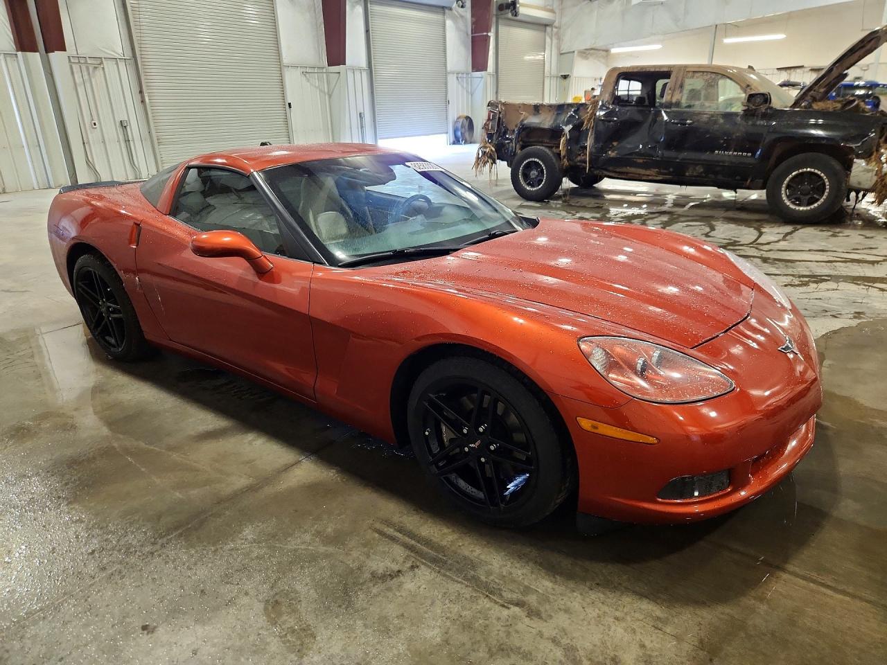 2005 Chevrolet Corvette Оранжевый vin: 1G1YY24U355101718