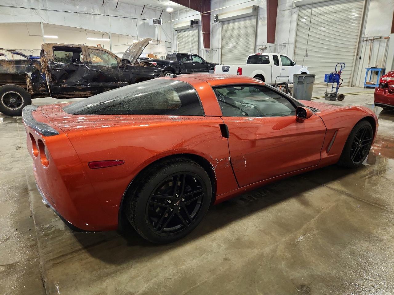 2005 Chevrolet Corvette Оранжевый vin: 1G1YY24U355101718