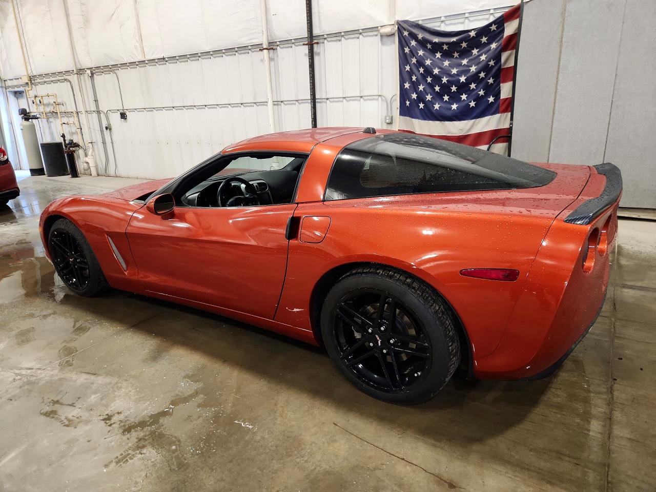 2005 Chevrolet Corvette Оранжевый vin: 1G1YY24U355101718