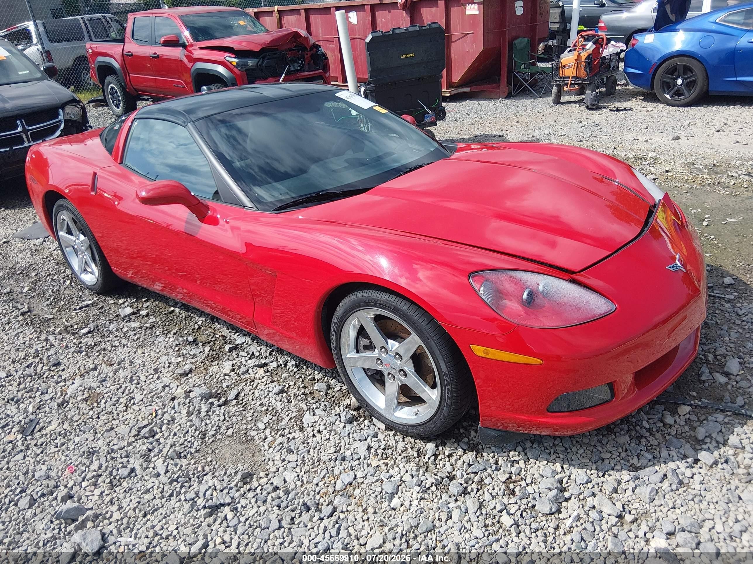 2005 Chevrolet Corvette   Красный vin: 1G1YY24U455129592