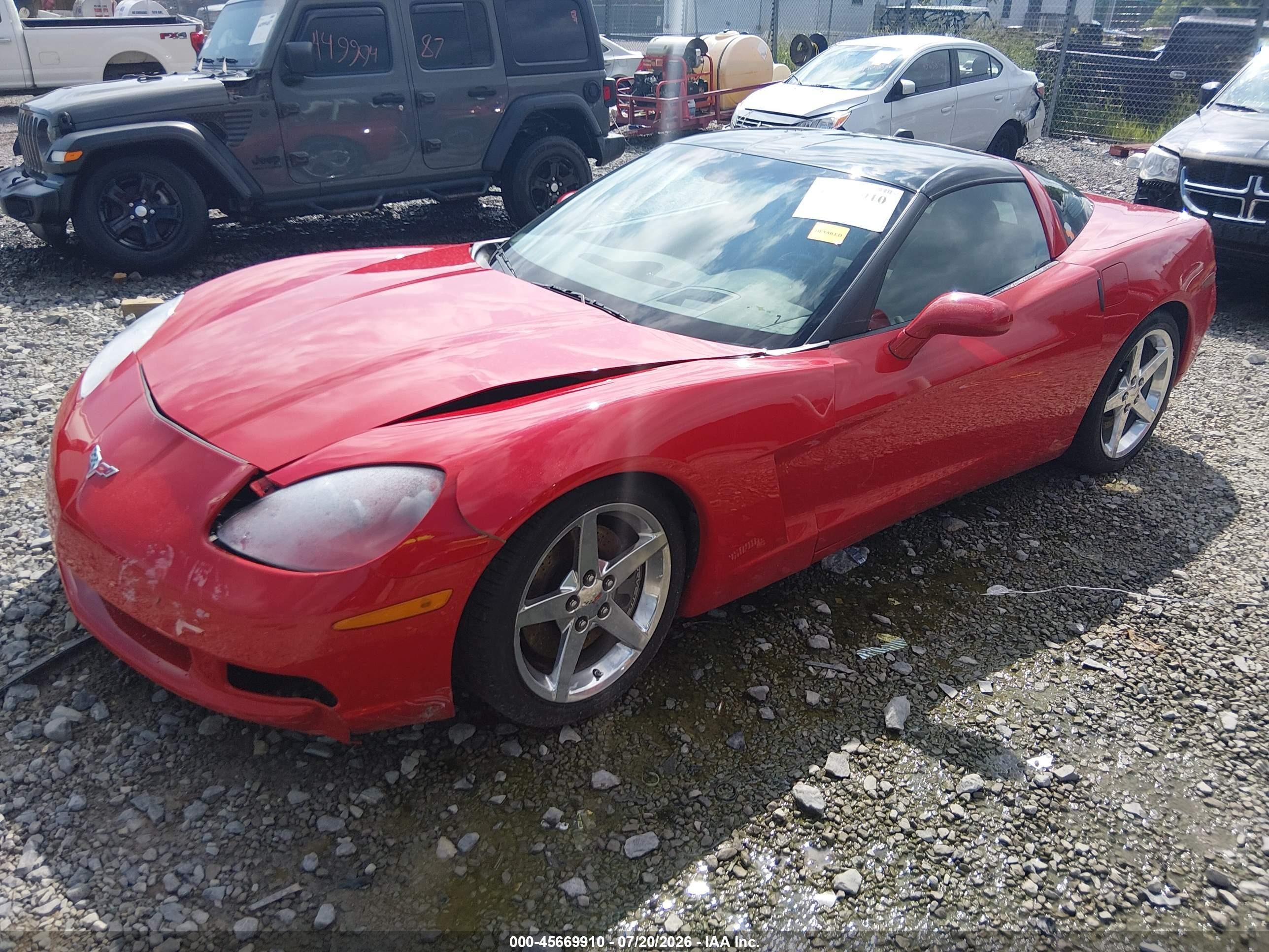 2005 Chevrolet Corvette   Красный vin: 1G1YY24U455129592