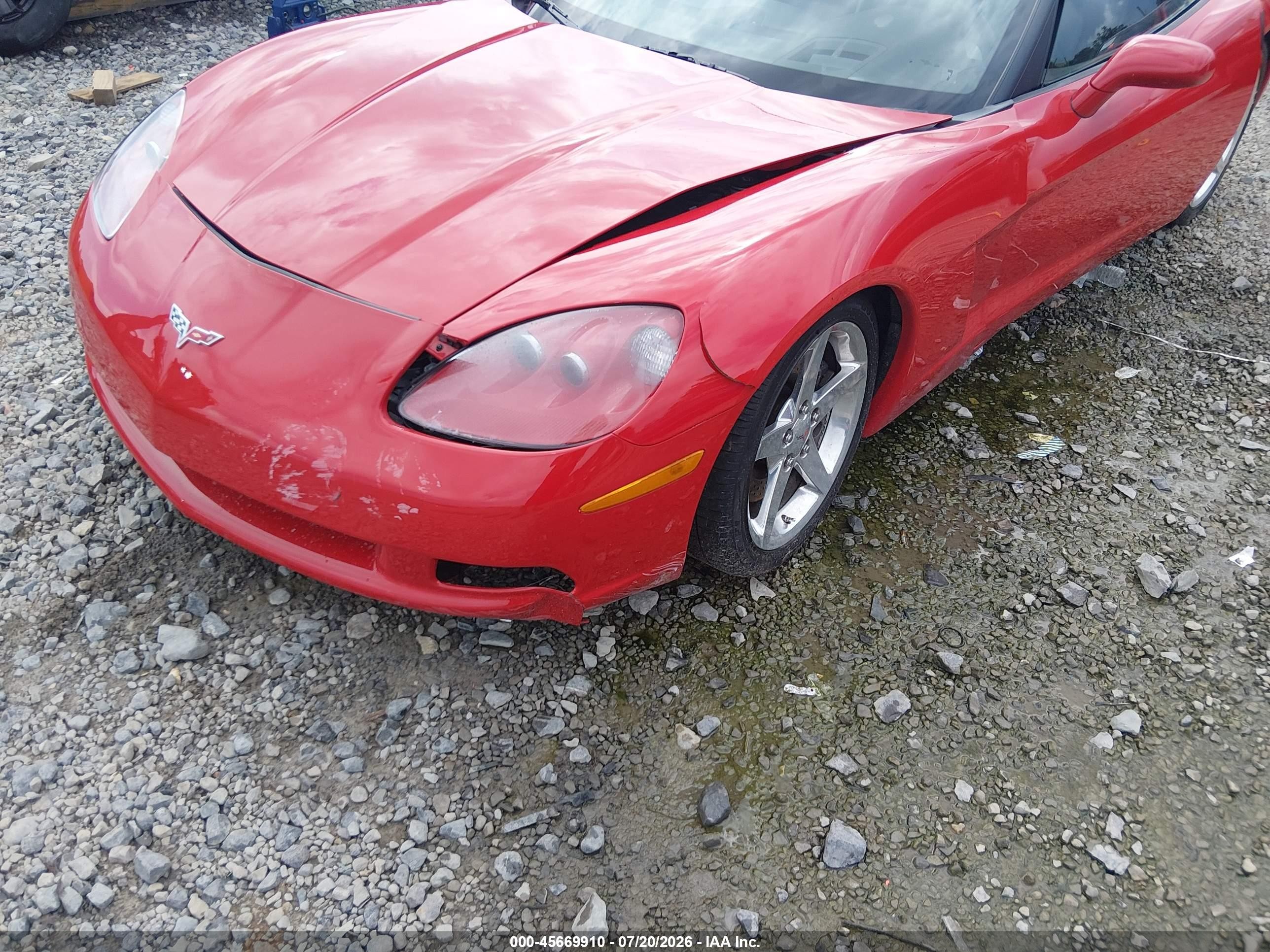 2005 Chevrolet Corvette   Красный vin: 1G1YY24U455129592