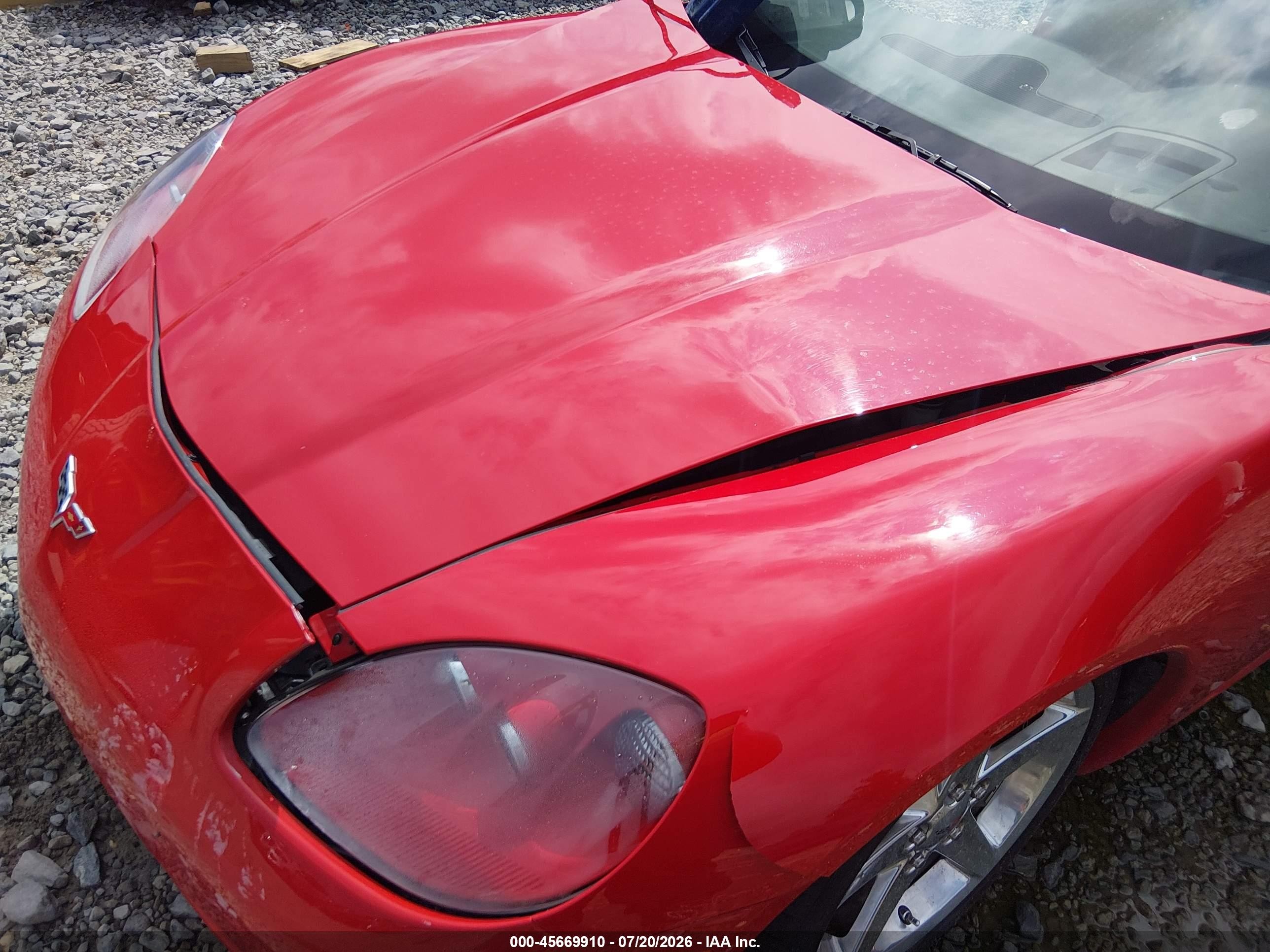 2005 Chevrolet Corvette   Красный vin: 1G1YY24U455129592