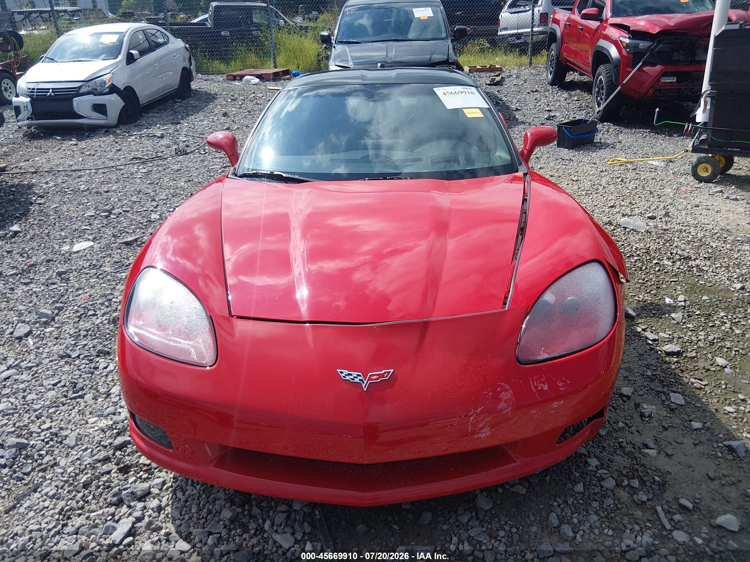 2005 Chevrolet Corvette   Красный vin: 1G1YY24U455129592