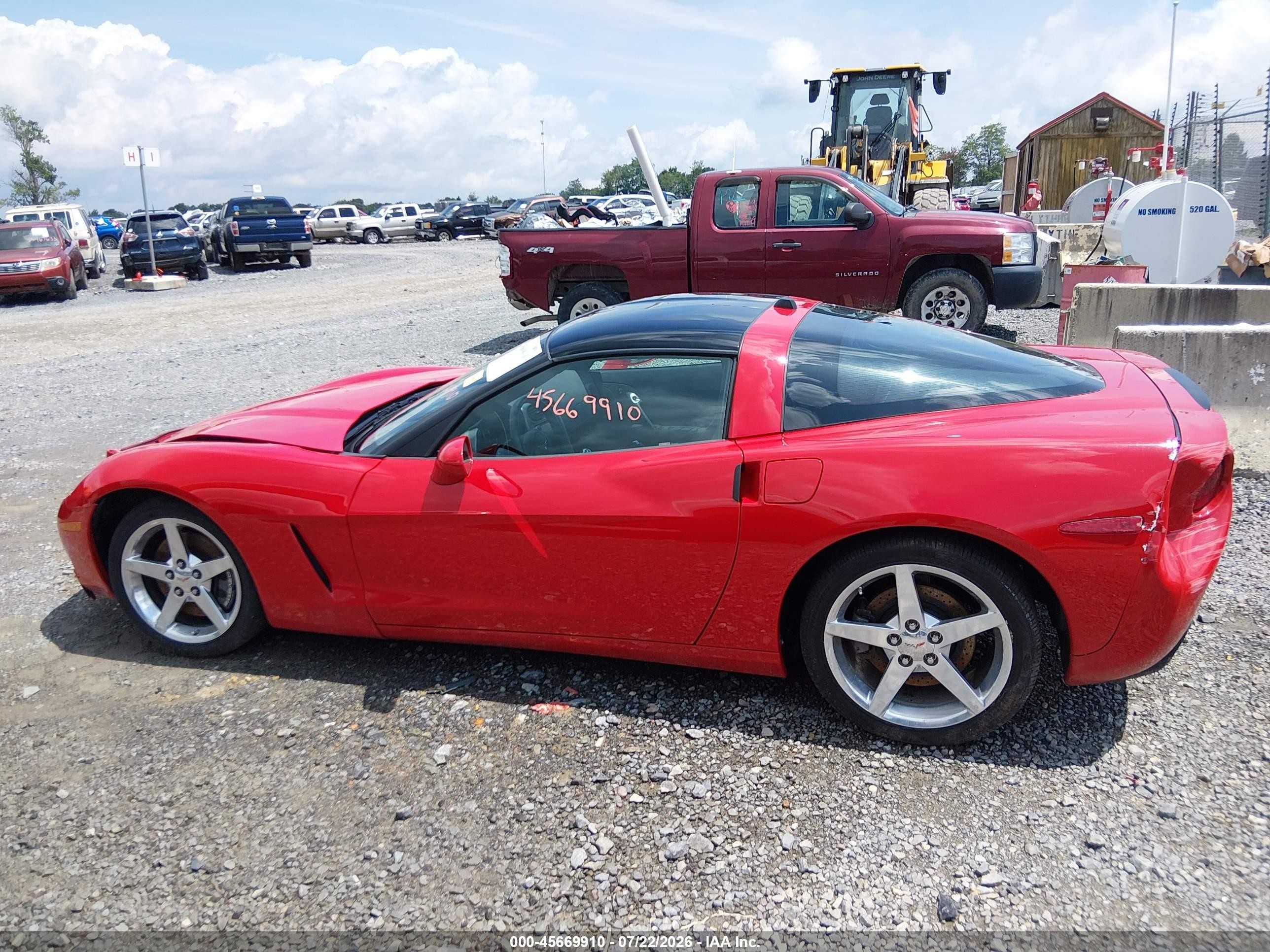 2005 Chevrolet Corvette   Красный vin: 1G1YY24U455129592