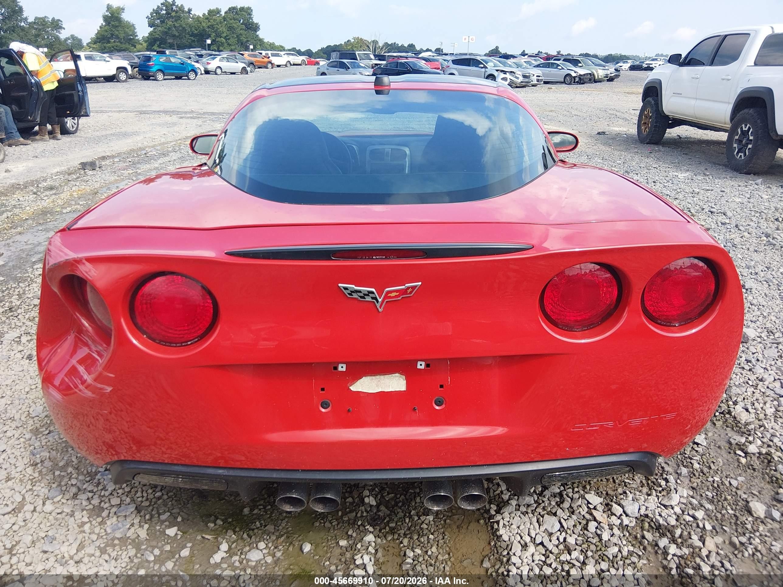 2005 Chevrolet Corvette   Красный vin: 1G1YY24U455129592